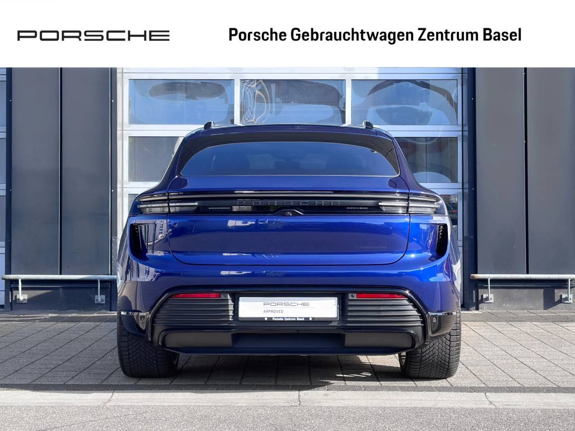 PORSCHE Macan Turbo-image-6