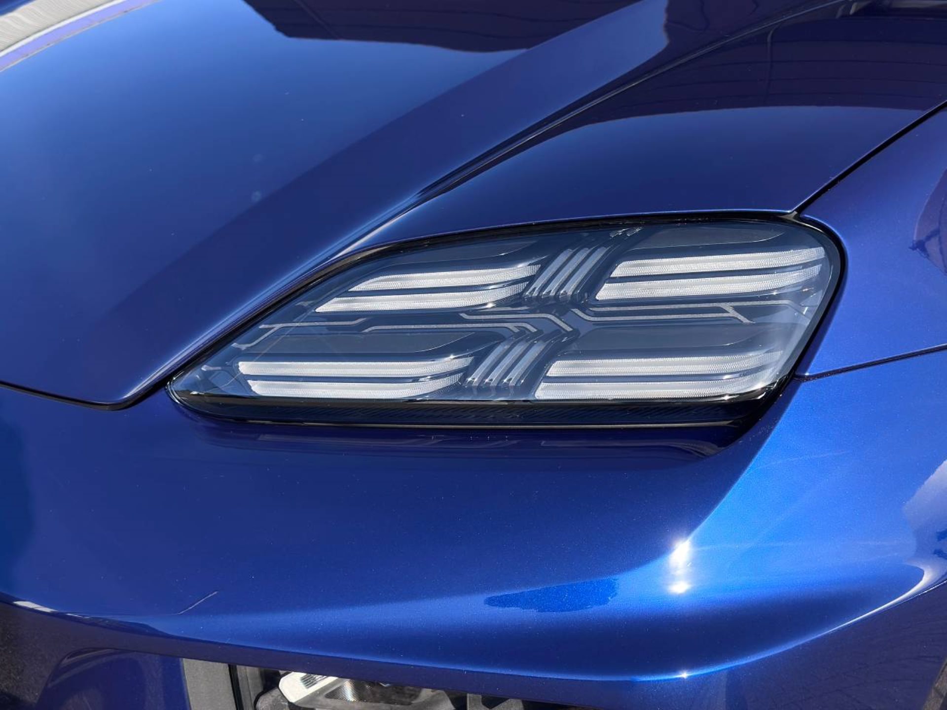 PORSCHE Macan Turbo-image-29