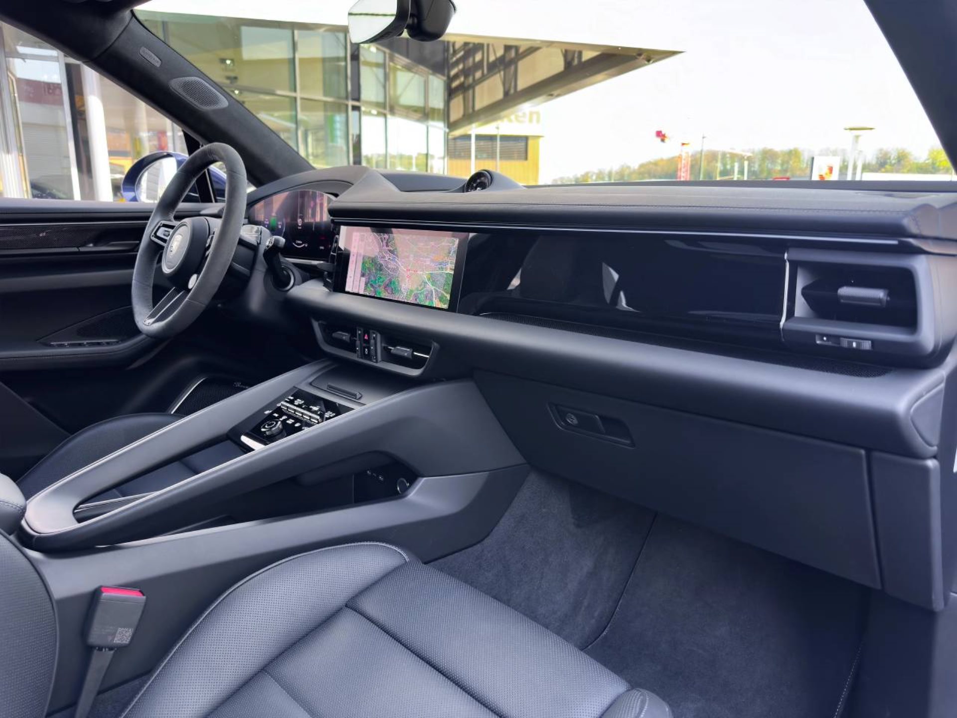 PORSCHE Macan Turbo-image-16