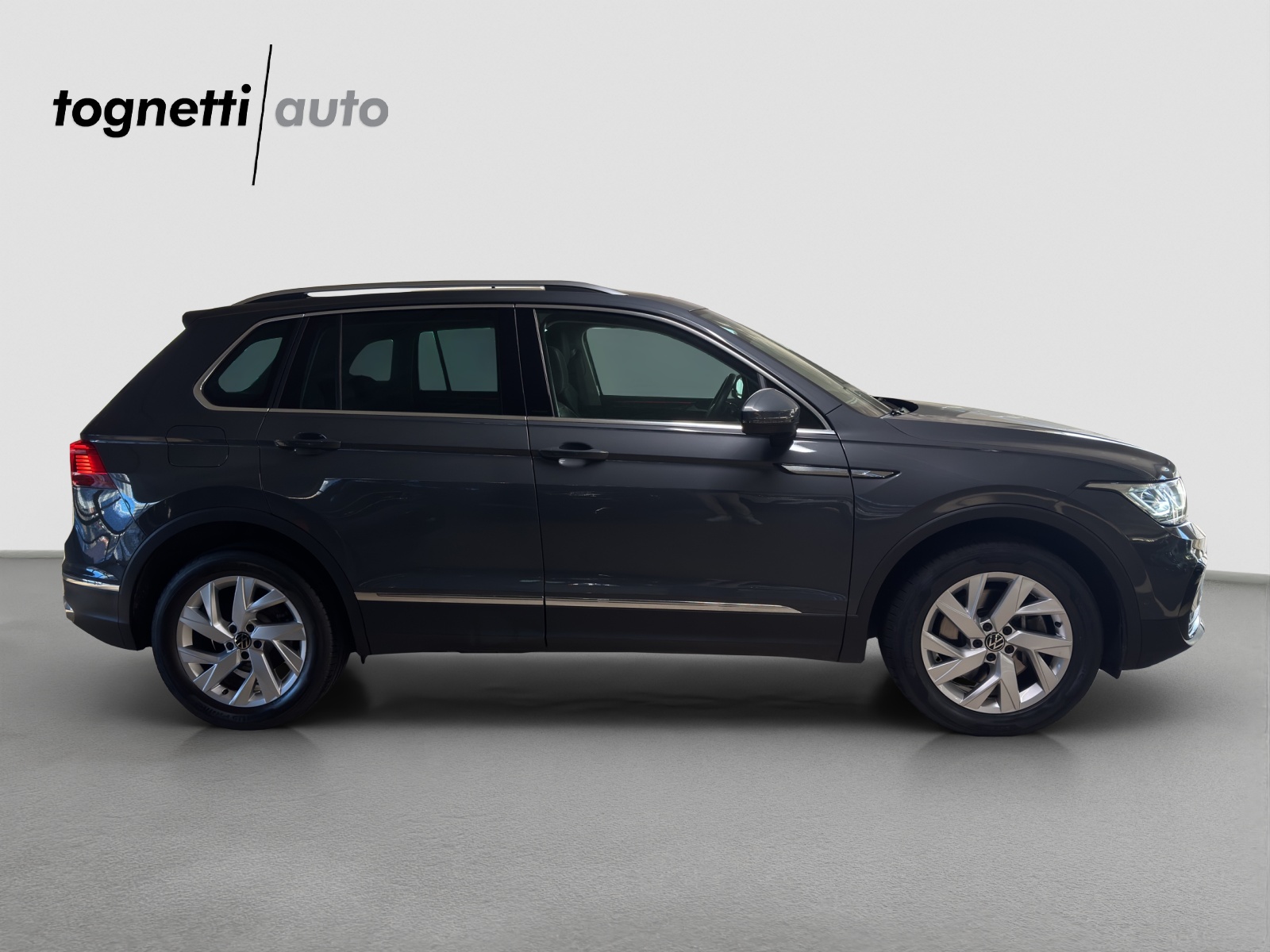 VW Tiguan 2.0TSI Elegance 4Motion DSG-image-2