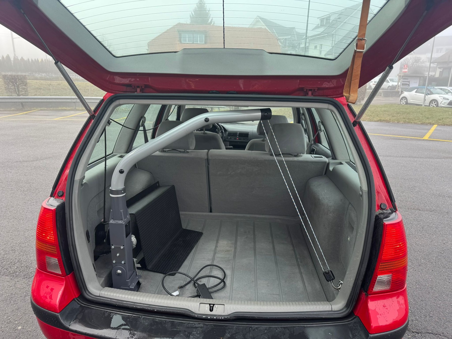 VW Golf Variant 1.6 Comfortline Automatic-image-4