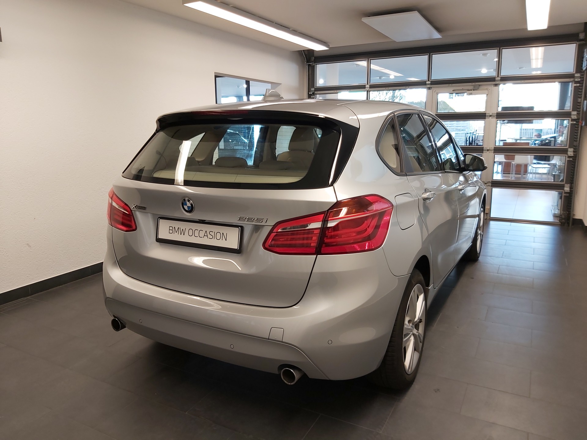 BMW 225i xDrive Active Tourer-image-6