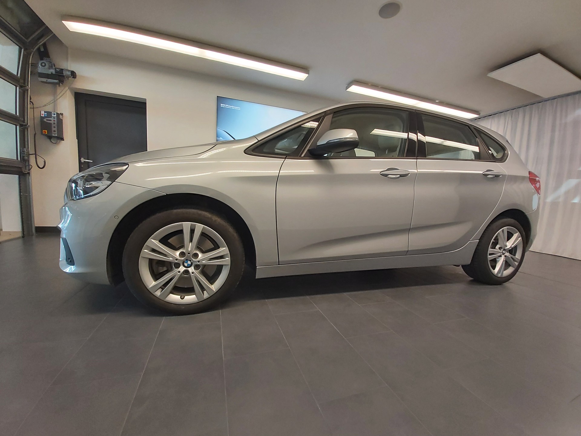 BMW 225i xDrive Active Tourer-image-4