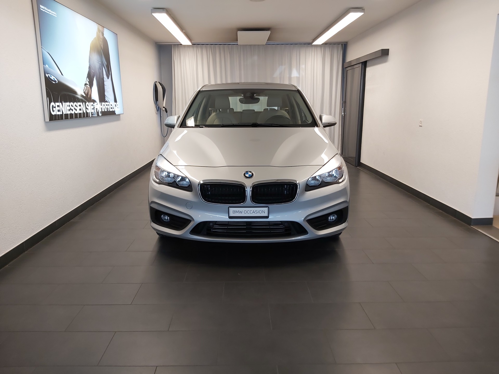 BMW 225i xDrive Active Tourer-image-2