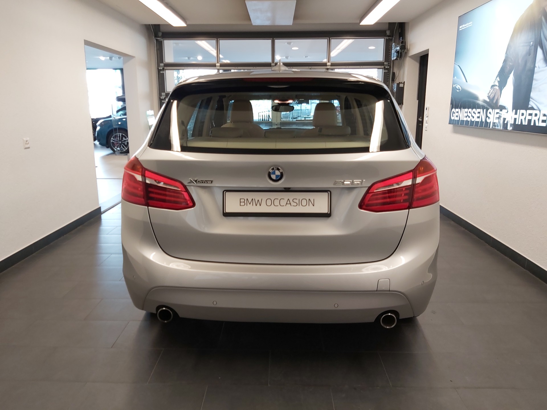 BMW 225i xDrive Active Tourer-image-7