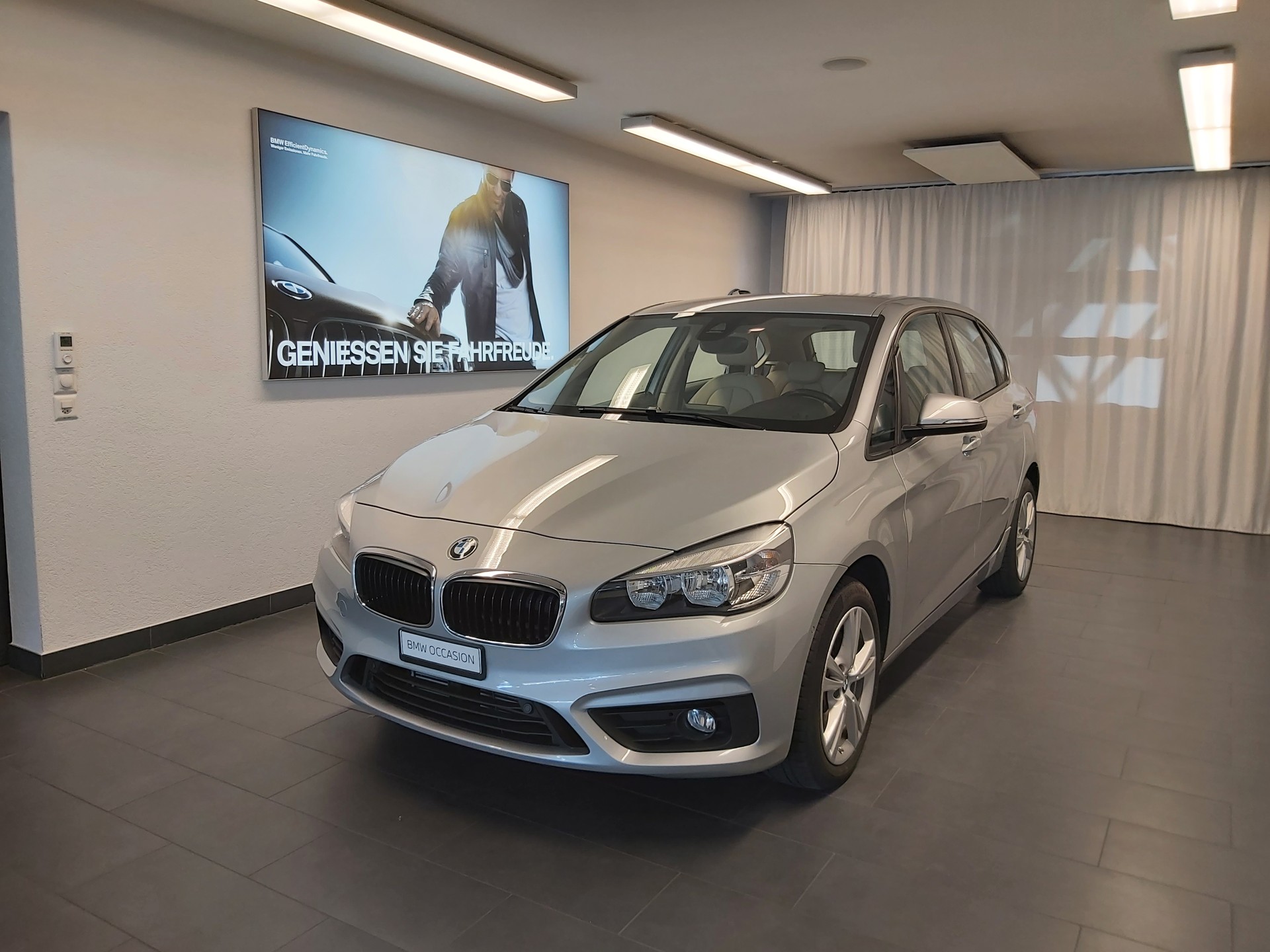 BMW 225i xDrive Active Tourer-image-0