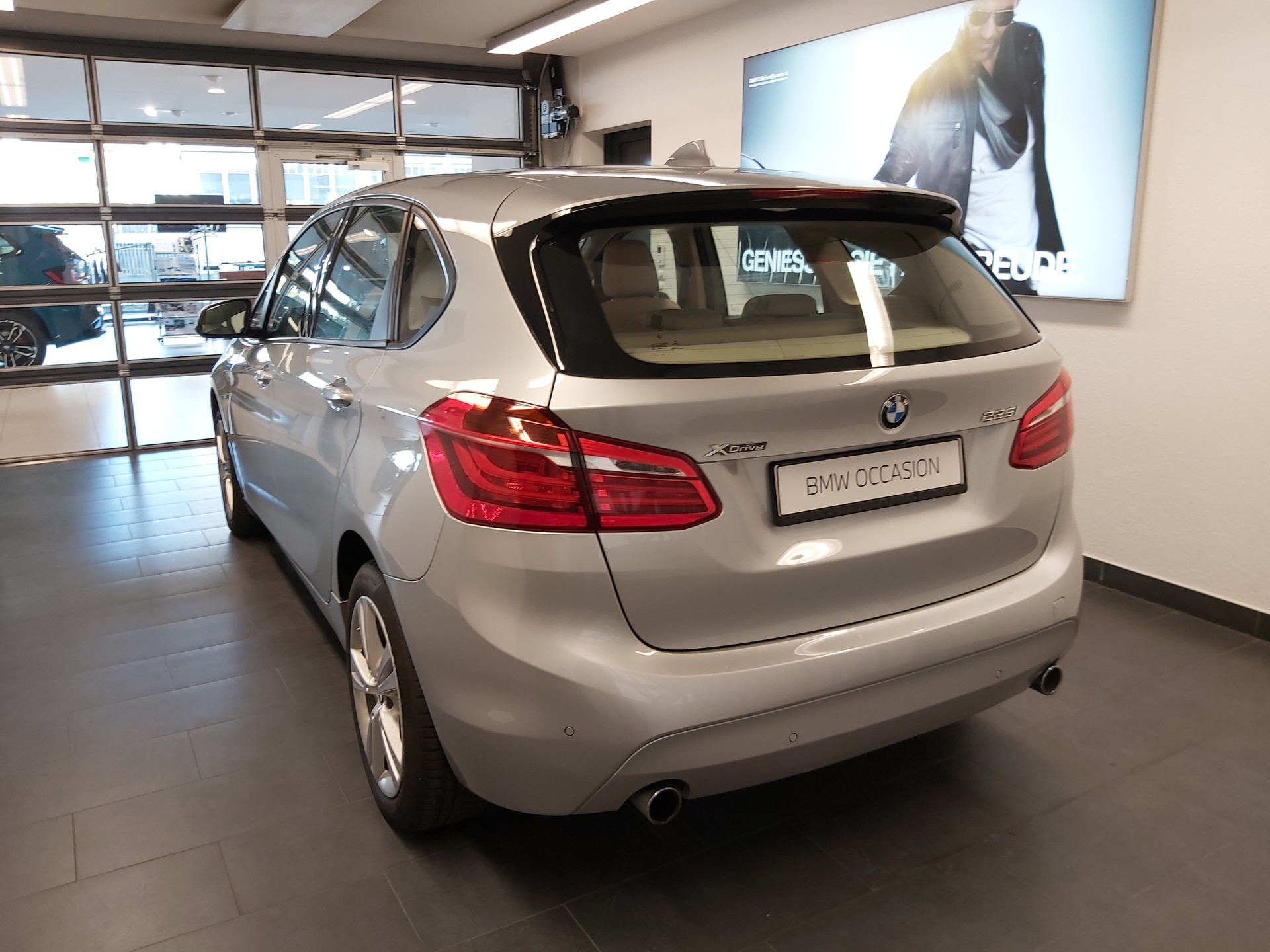 BMW 225i xDrive Active Tourer-image-5