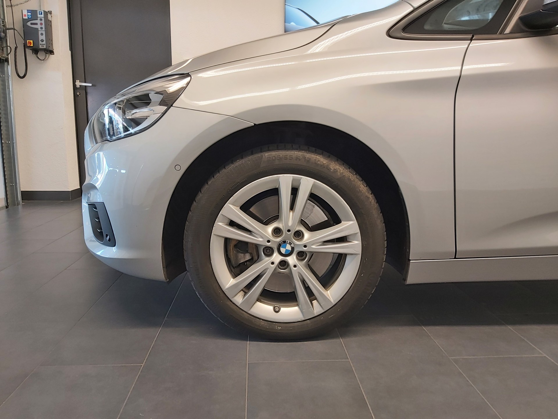 BMW 225i xDrive Active Tourer-image-3
