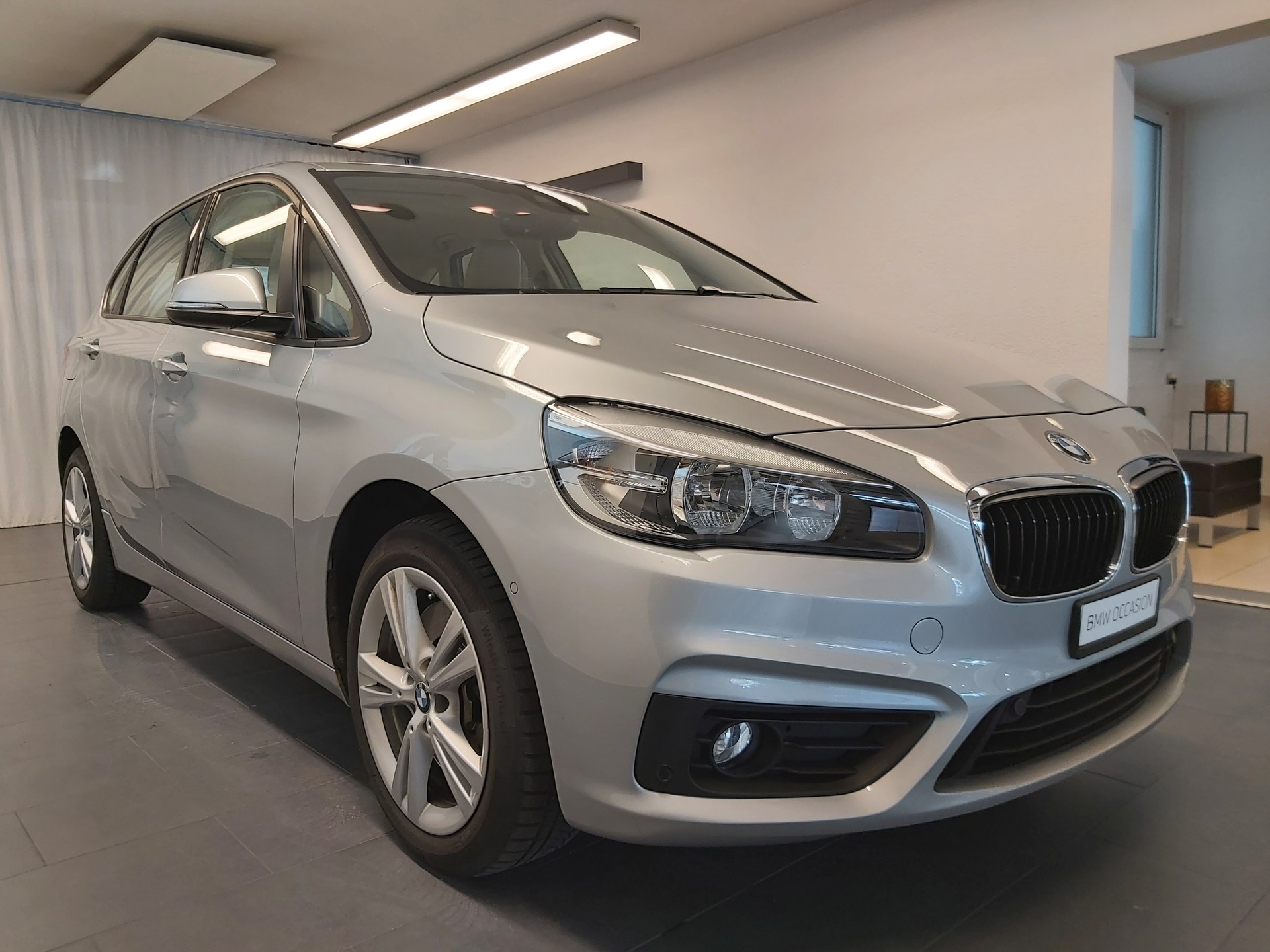 BMW 225i xDrive Active Tourer-image-1