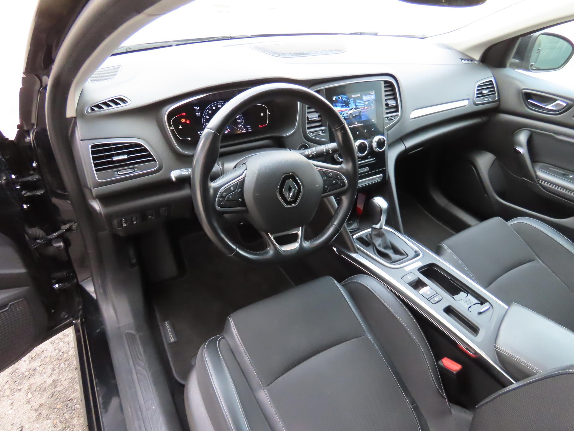 RENAULT Mégane Grandtour 1.3 TCe 160 Intens EDC-image-9