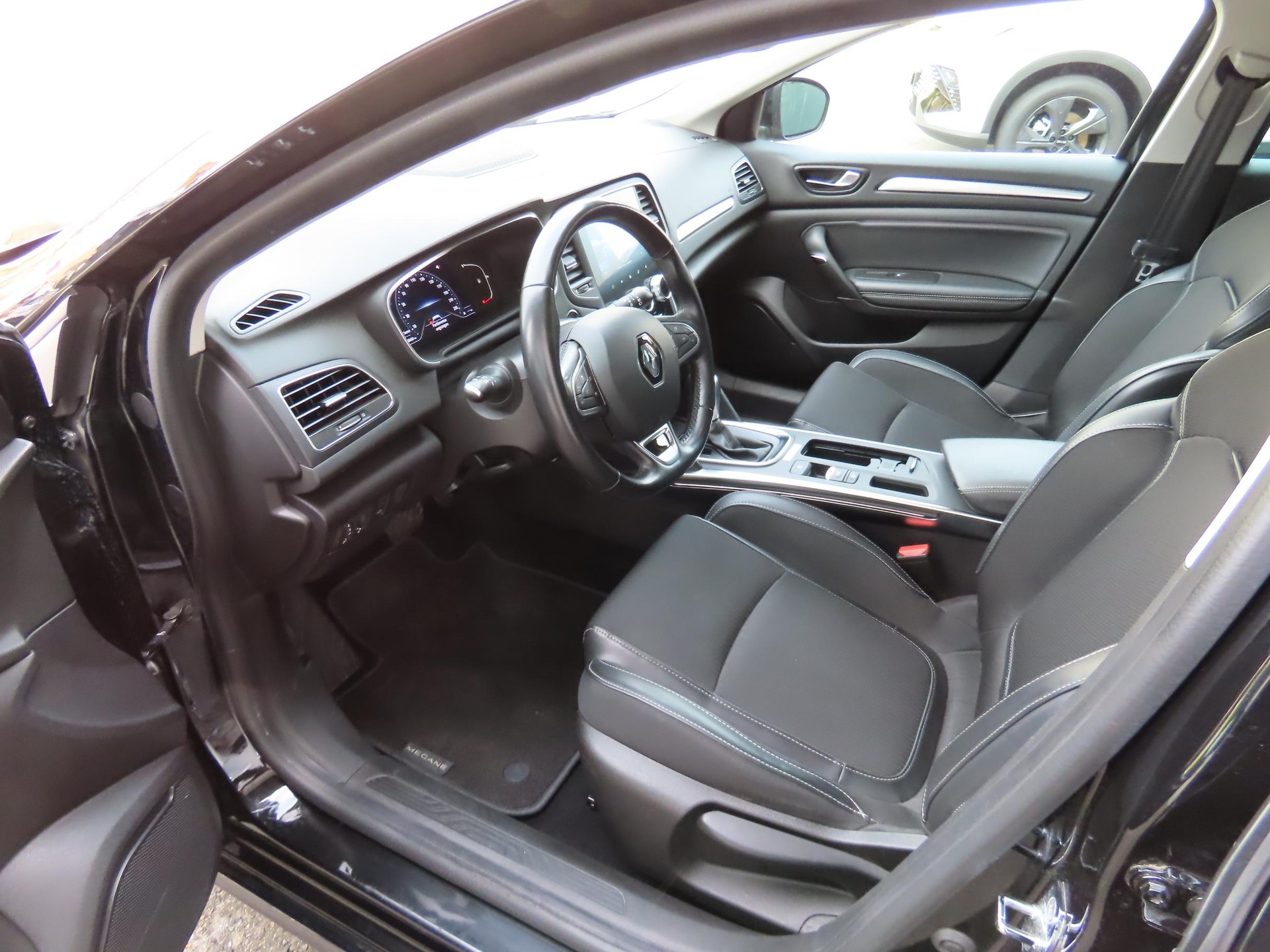 RENAULT Mégane Grandtour 1.3 TCe 160 Intens EDC-image-6