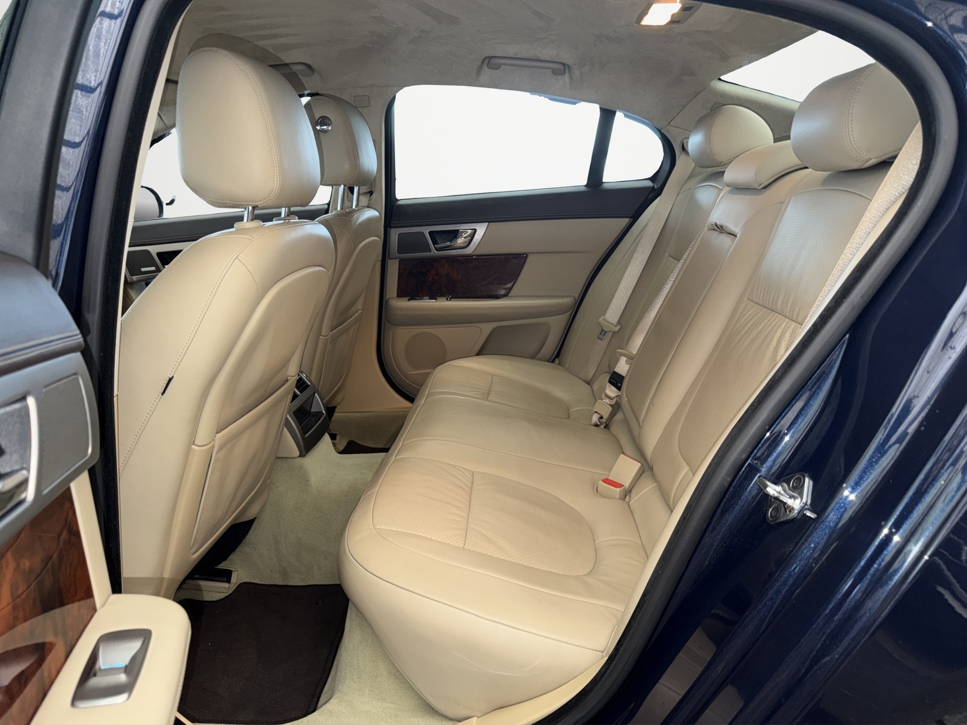 JAGUAR XF 3.0d S V6 Premium Luxury-image-13