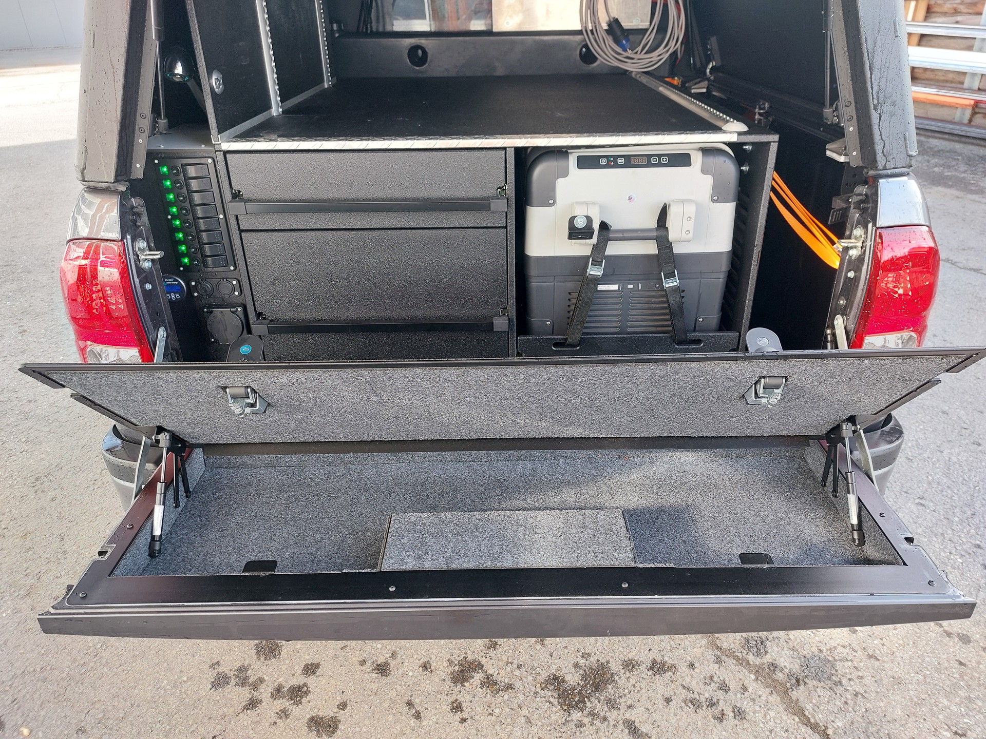 TOYOTA Hilux 2.4D-4D Comfort Double Cab 4x4-image-17