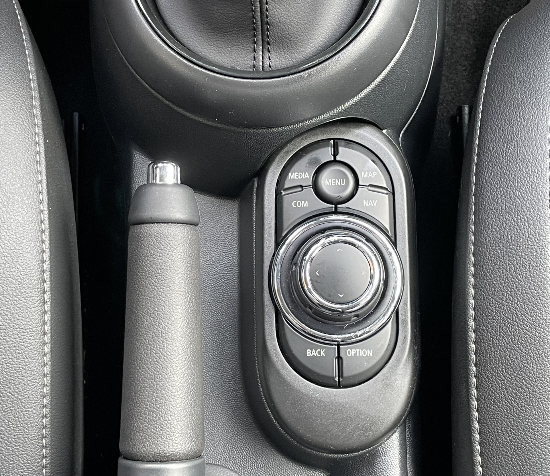 MINI Cooper S Black Edition-image-7