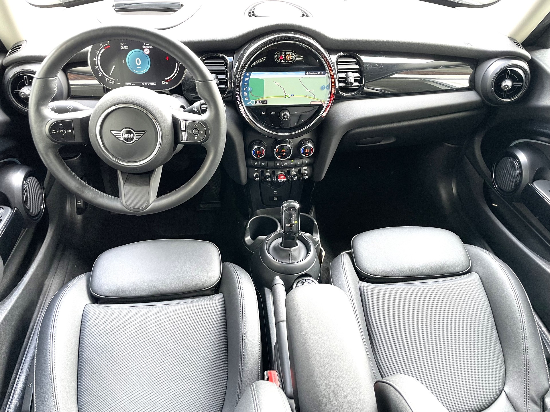 MINI Cooper S Black Edition-image-2