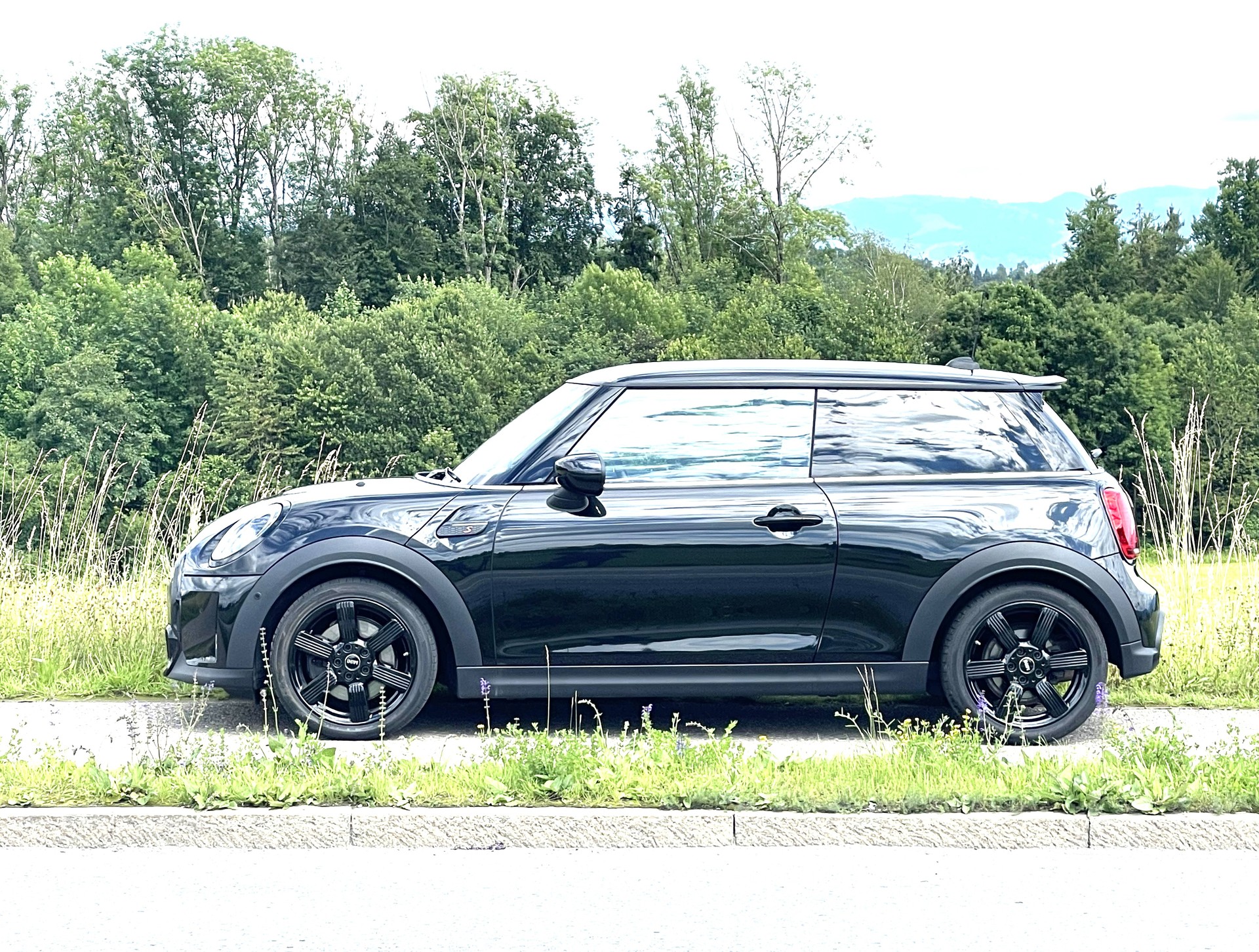 MINI Cooper S Black Edition-image-1
