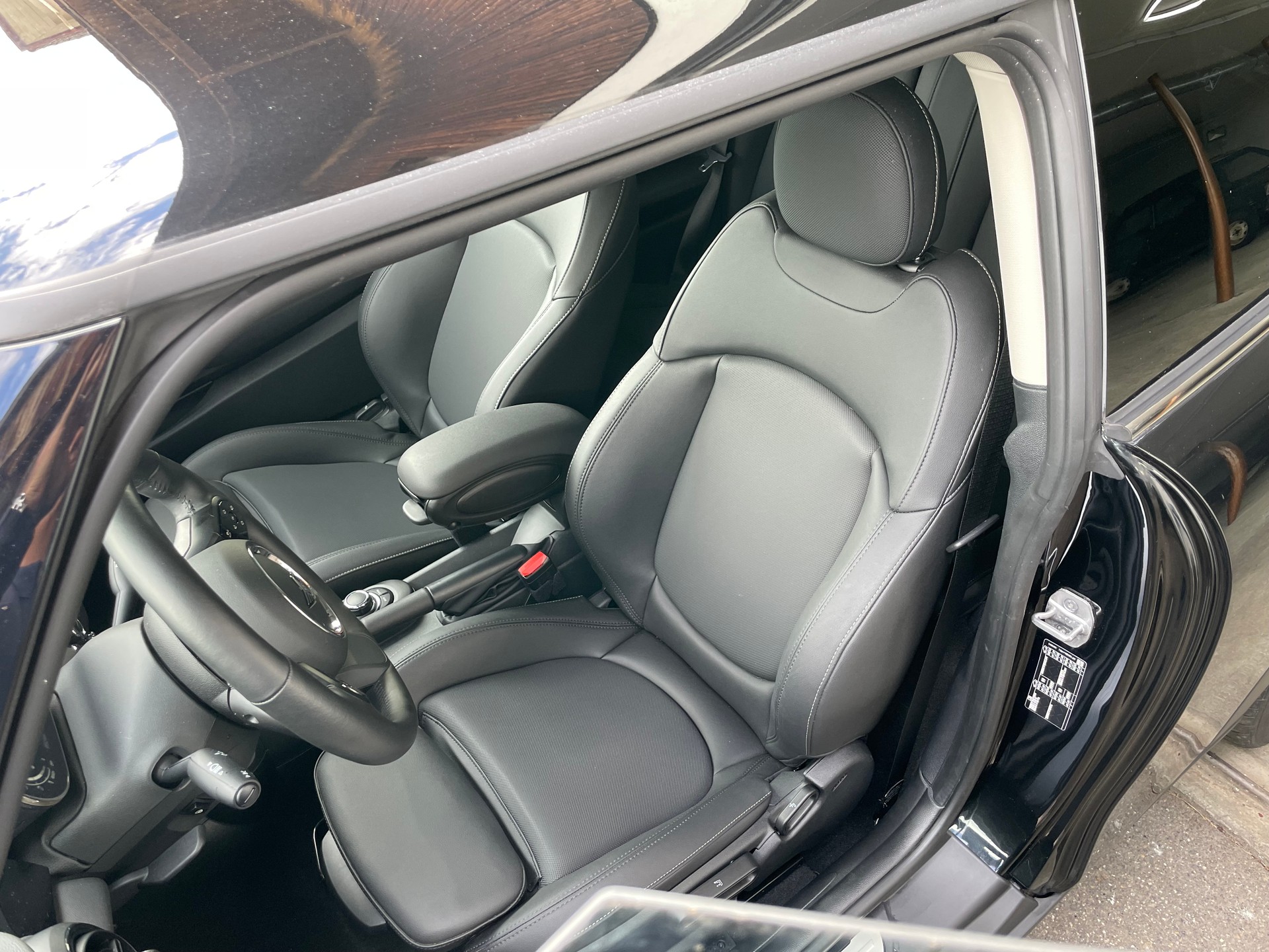 MINI Cooper S Black Edition-image-4