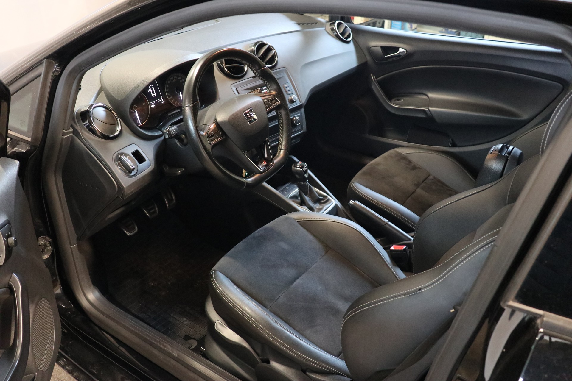 SEAT Ibiza SC 1.8 TSI Cupra-image-7