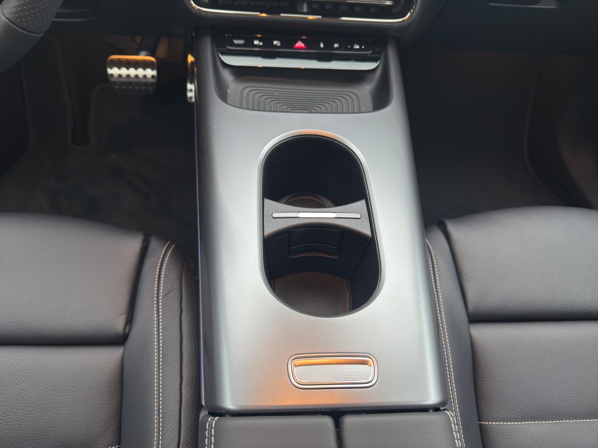 MERCEDES-BENZ CLA 220 AMG Line-image-19