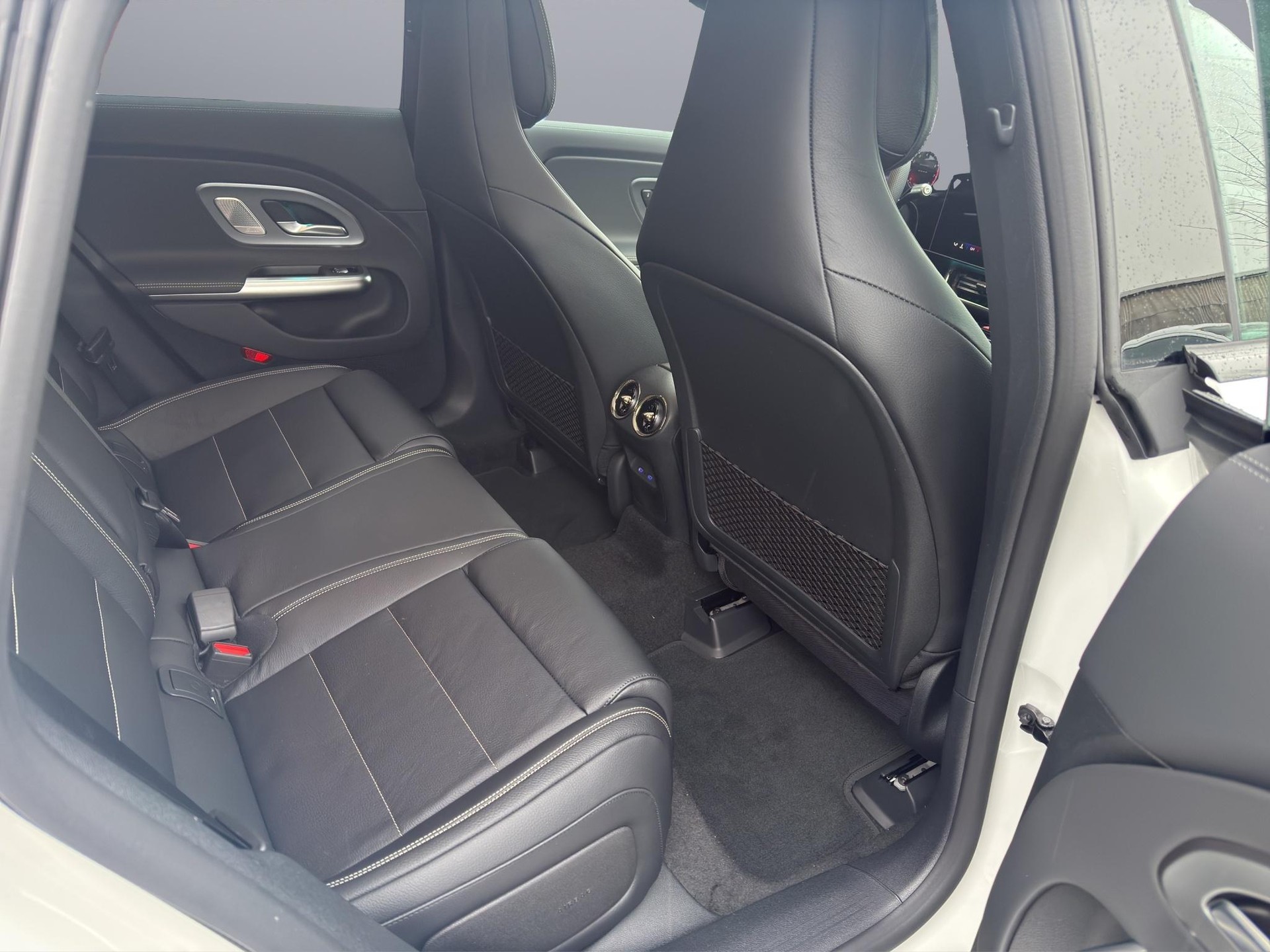 MERCEDES-BENZ CLA 220 AMG Line-image-14
