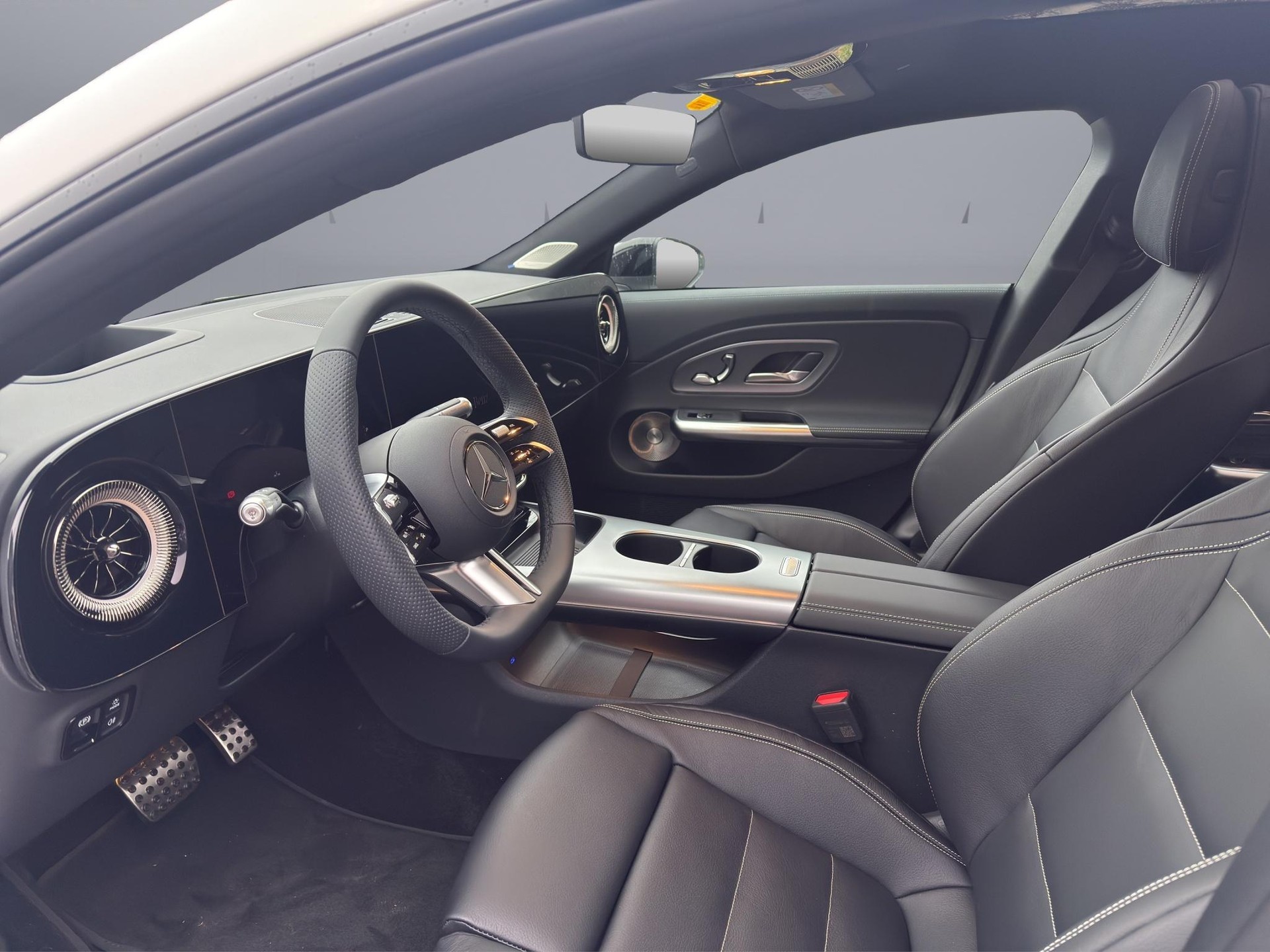 MERCEDES-BENZ CLA 220 AMG Line-image-9