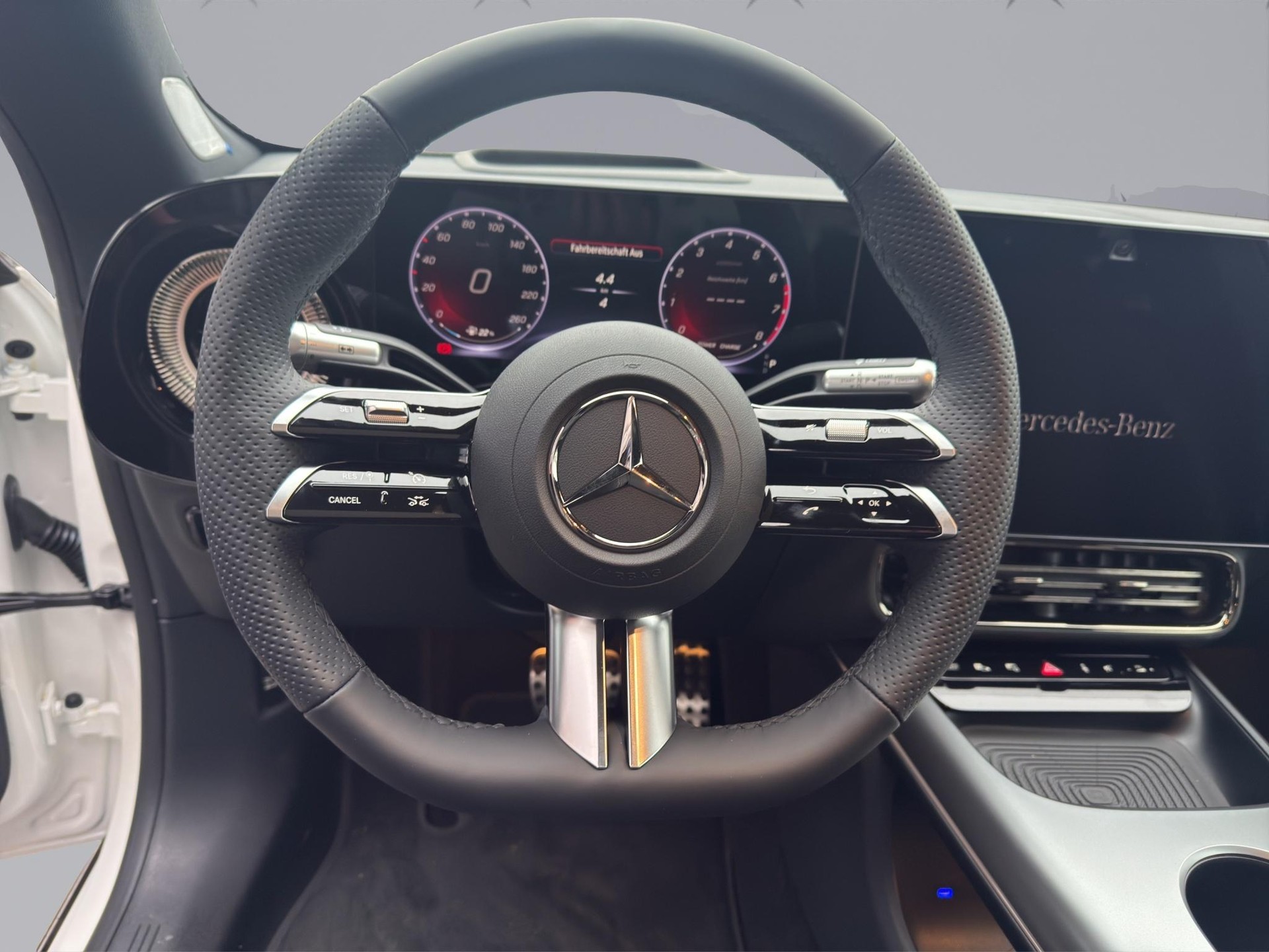 MERCEDES-BENZ CLA 220 AMG Line-image-10