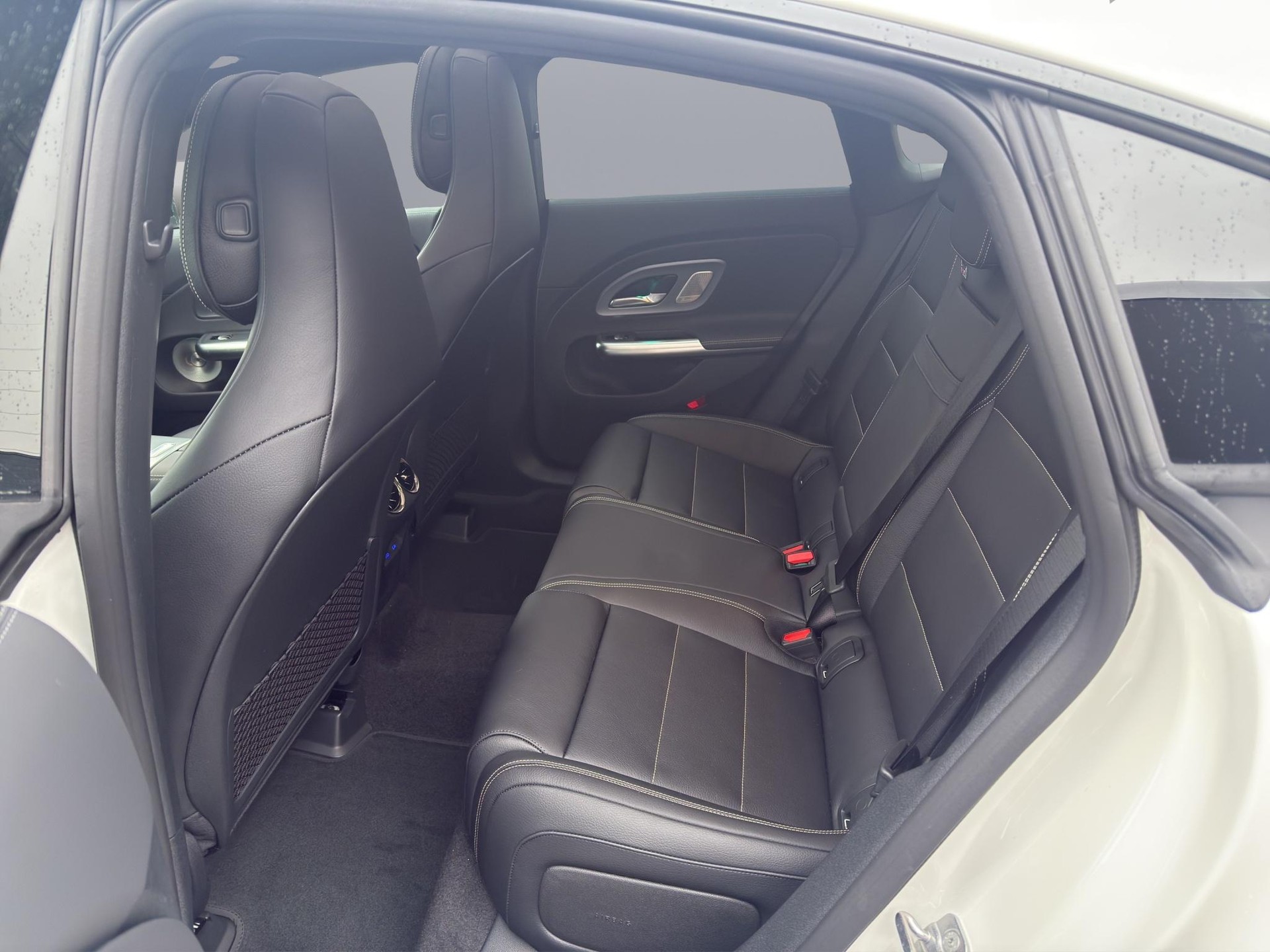 MERCEDES-BENZ CLA 220 AMG Line-image-11