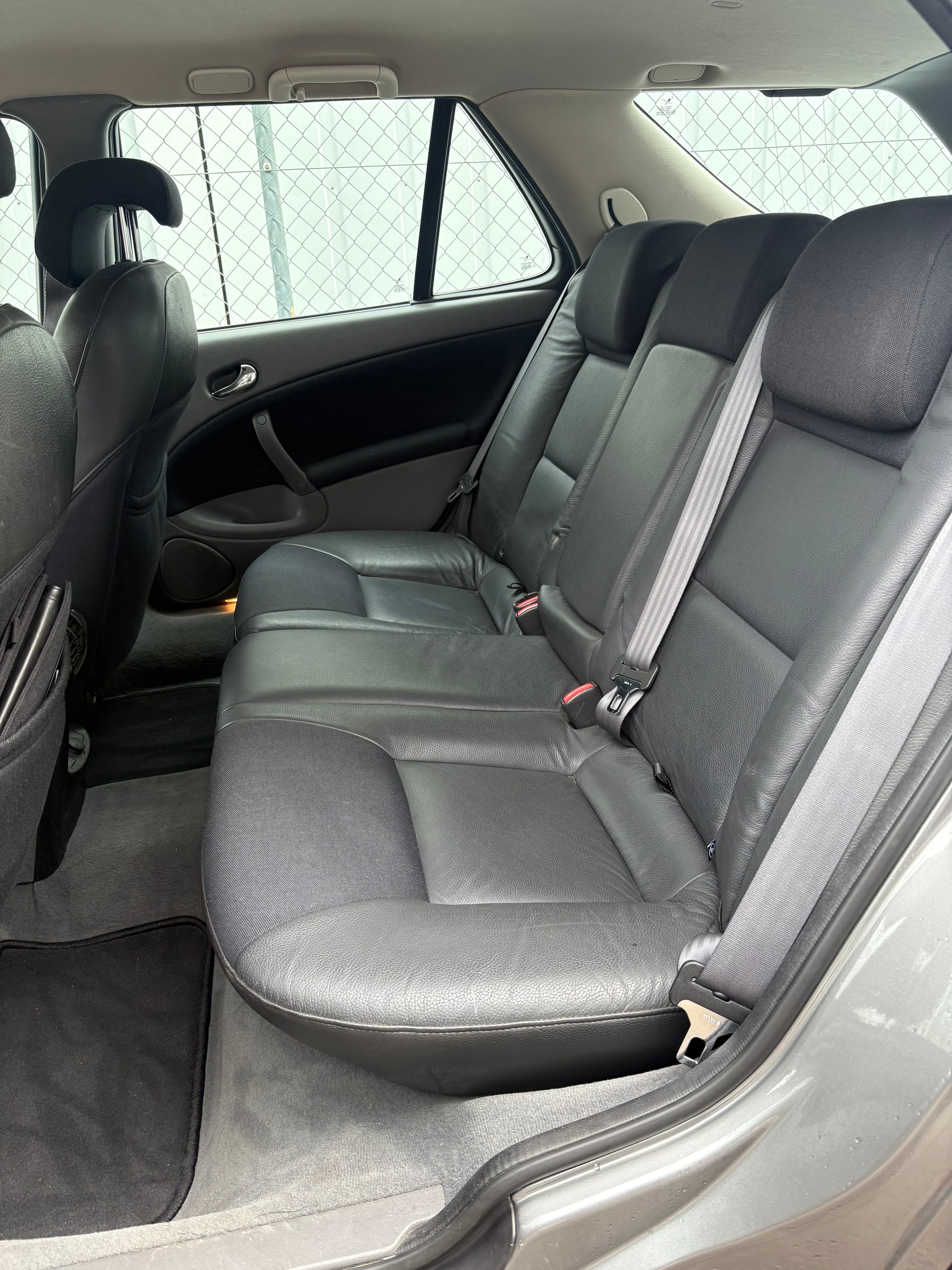 SAAB 9-5 2.3T Vector-image-8