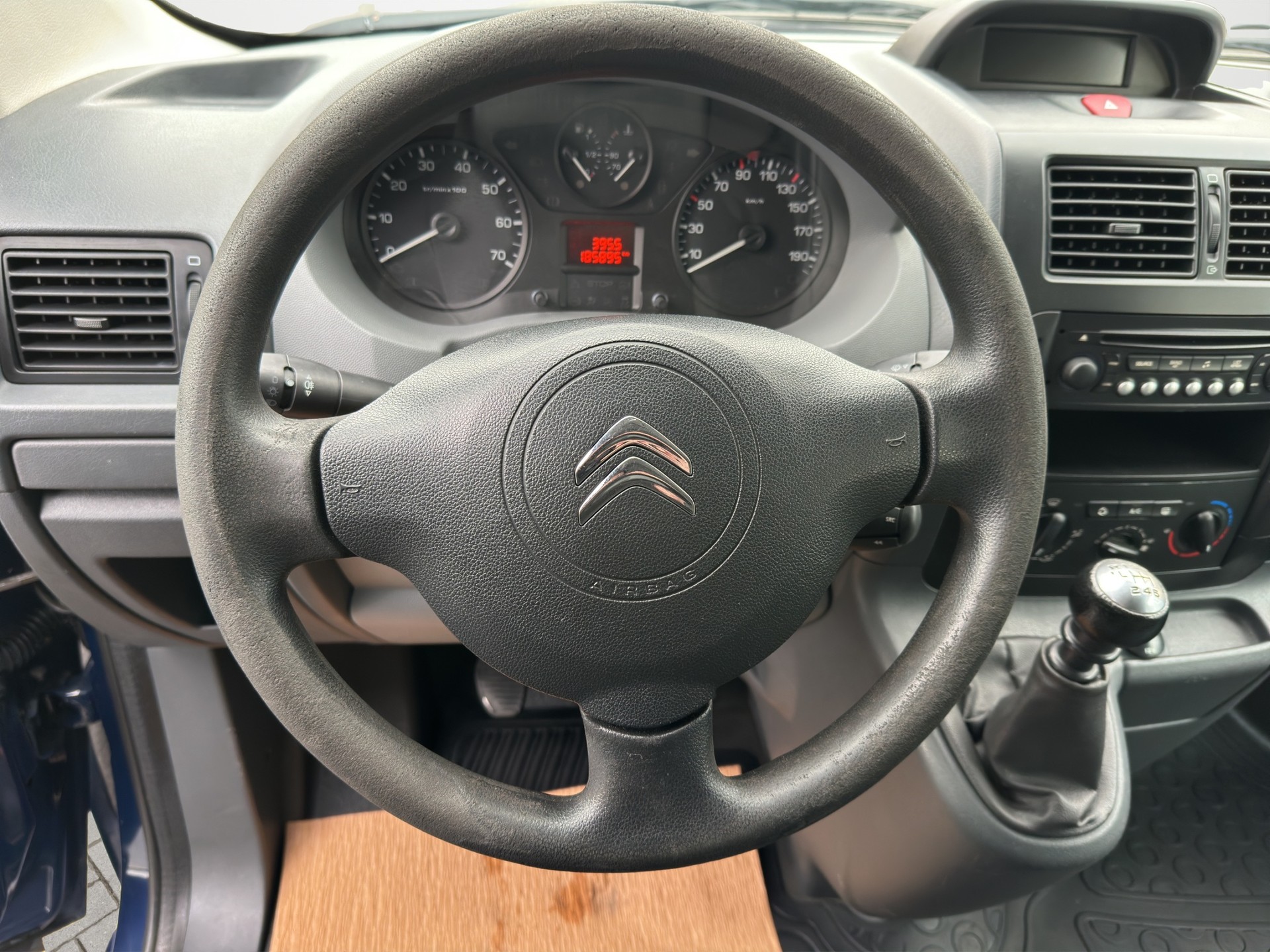 CITROEN Jumpy 2.0 HDi L2H1 Attraction-image-9