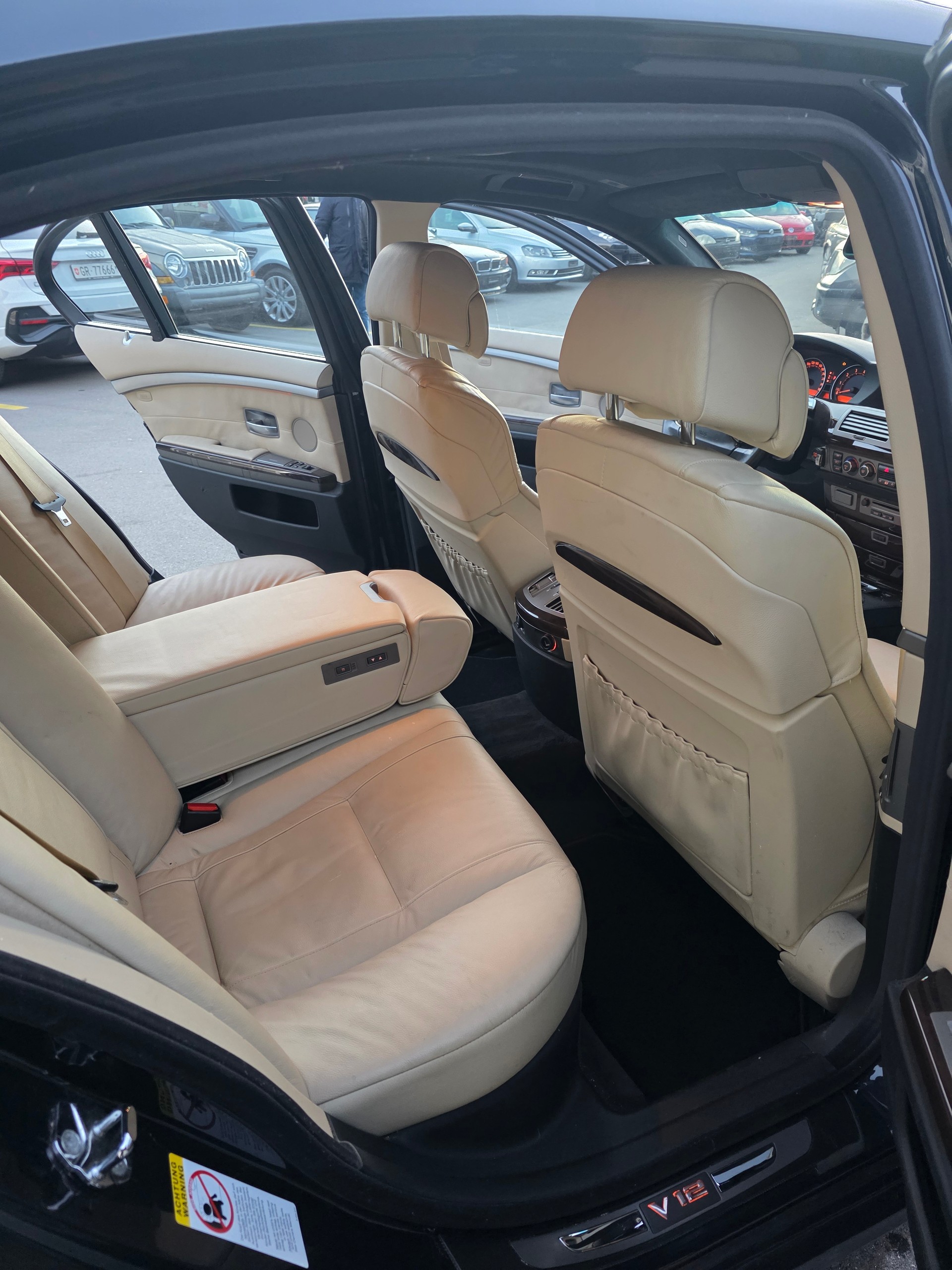 BMW 760i-image-12