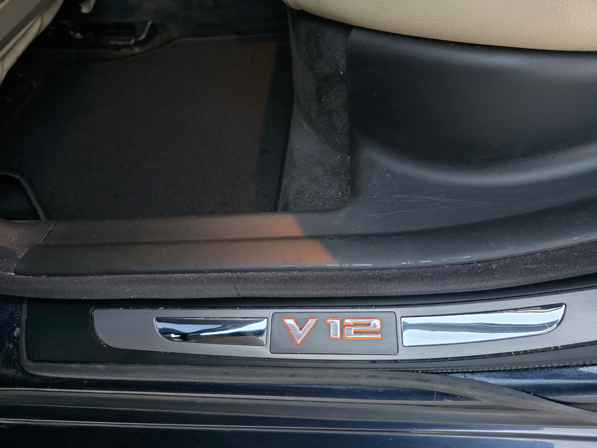 BMW 760i-image-8