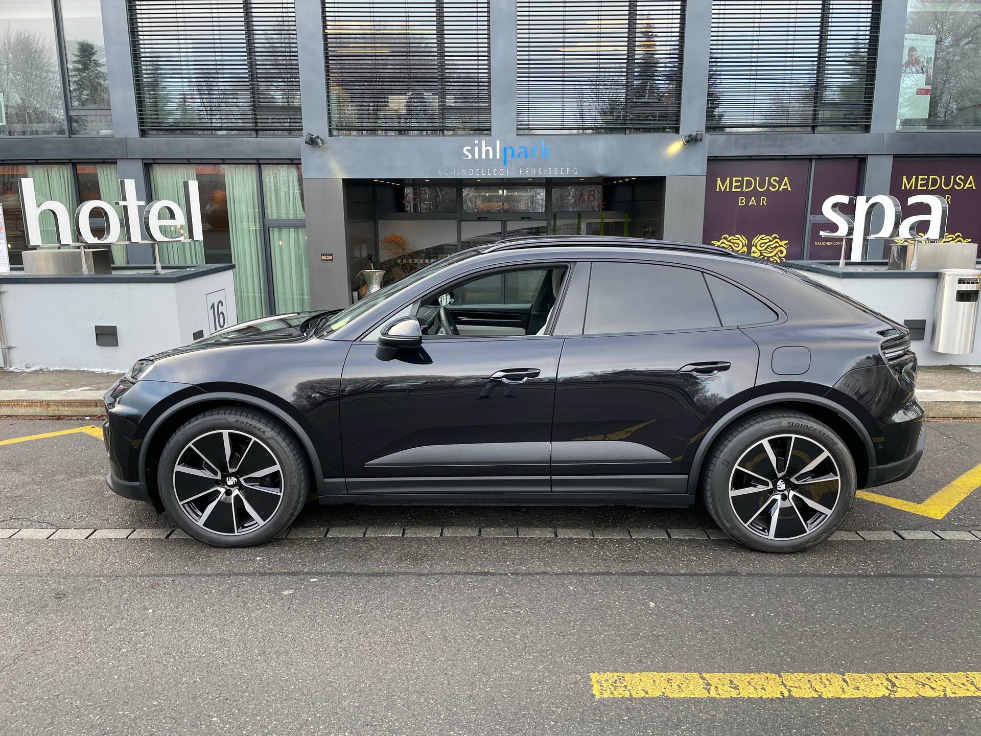 PORSCHE Macan 4 100kWh-image-12