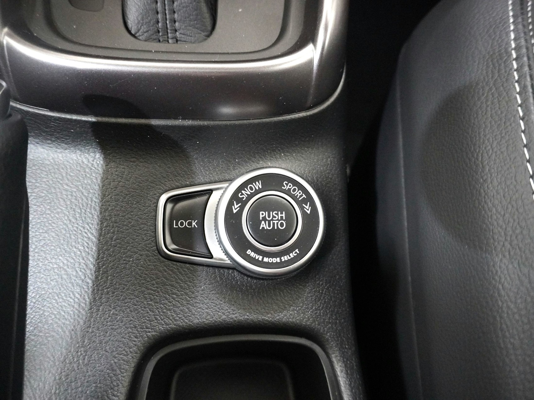 SUZUKI S-Cross 1.5 Compact Top Hybrid 4x4-image-12