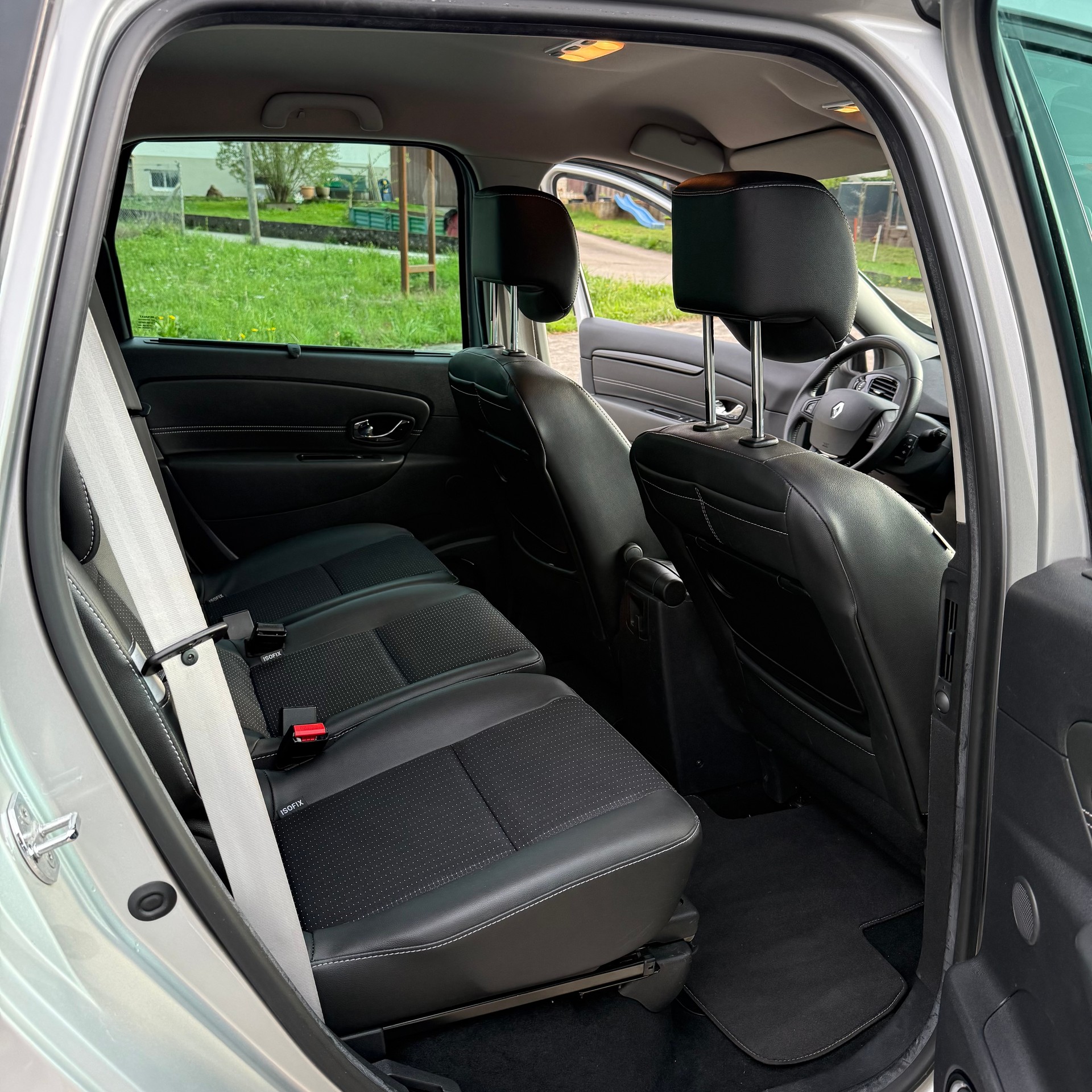 RENAULT Grand Scénic 1.5 dCi Bose EDC-image-10