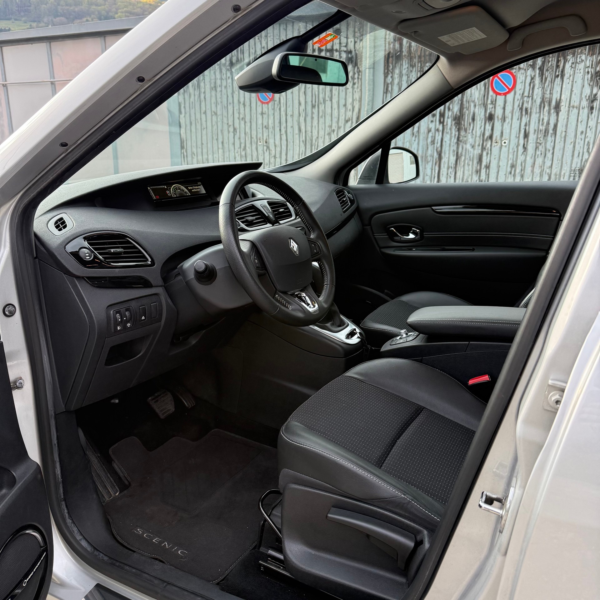 RENAULT Grand Scénic 1.5 dCi Bose EDC-image-8