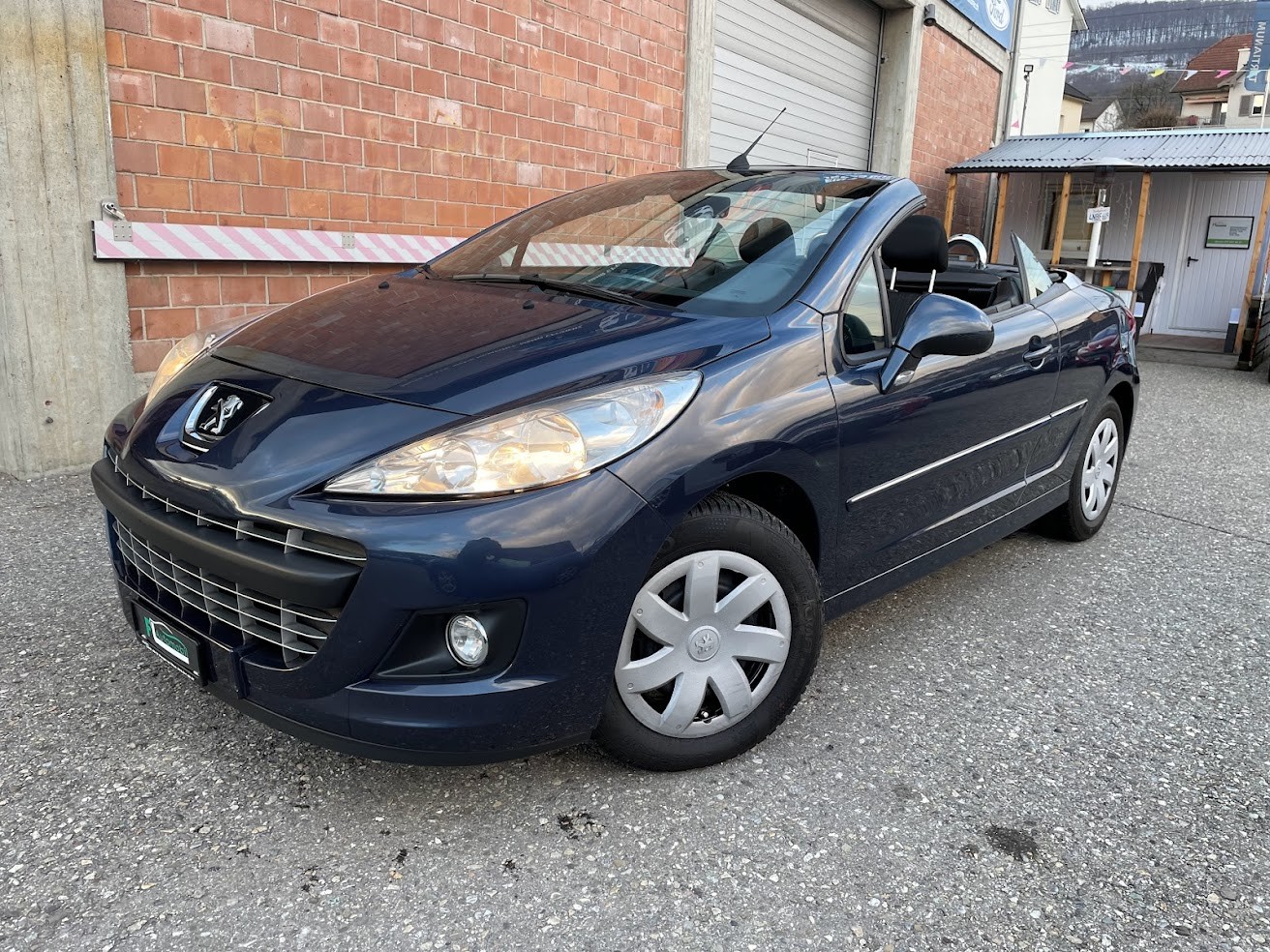 PEUGEOT 207 CC 1.6 HDI Sport-image-0