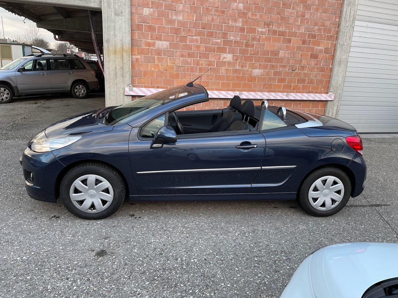 PEUGEOT 207 CC 1.6 HDI Sport-image-14