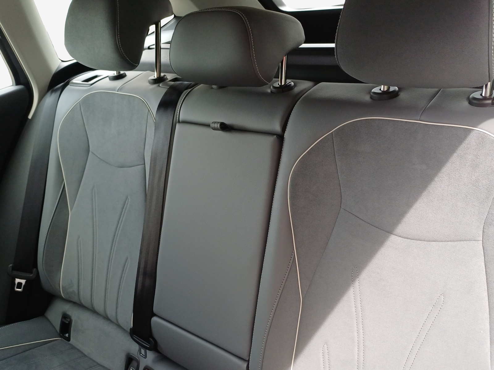 VW Passat Variant 2.0 TDI evo Business DSG-image-11