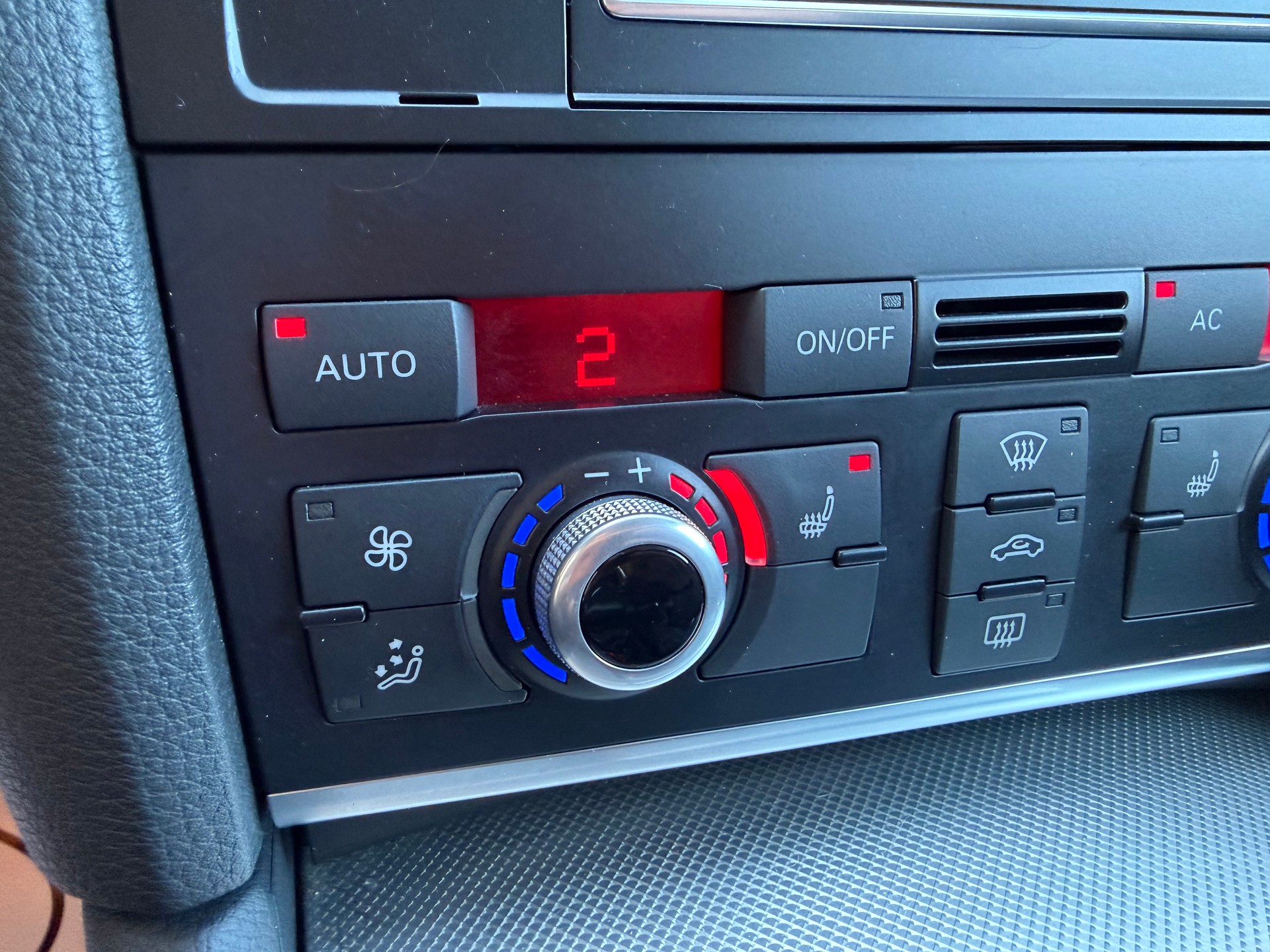 AUDI Q7 3.0 TDI quattro tiptronic-image-12