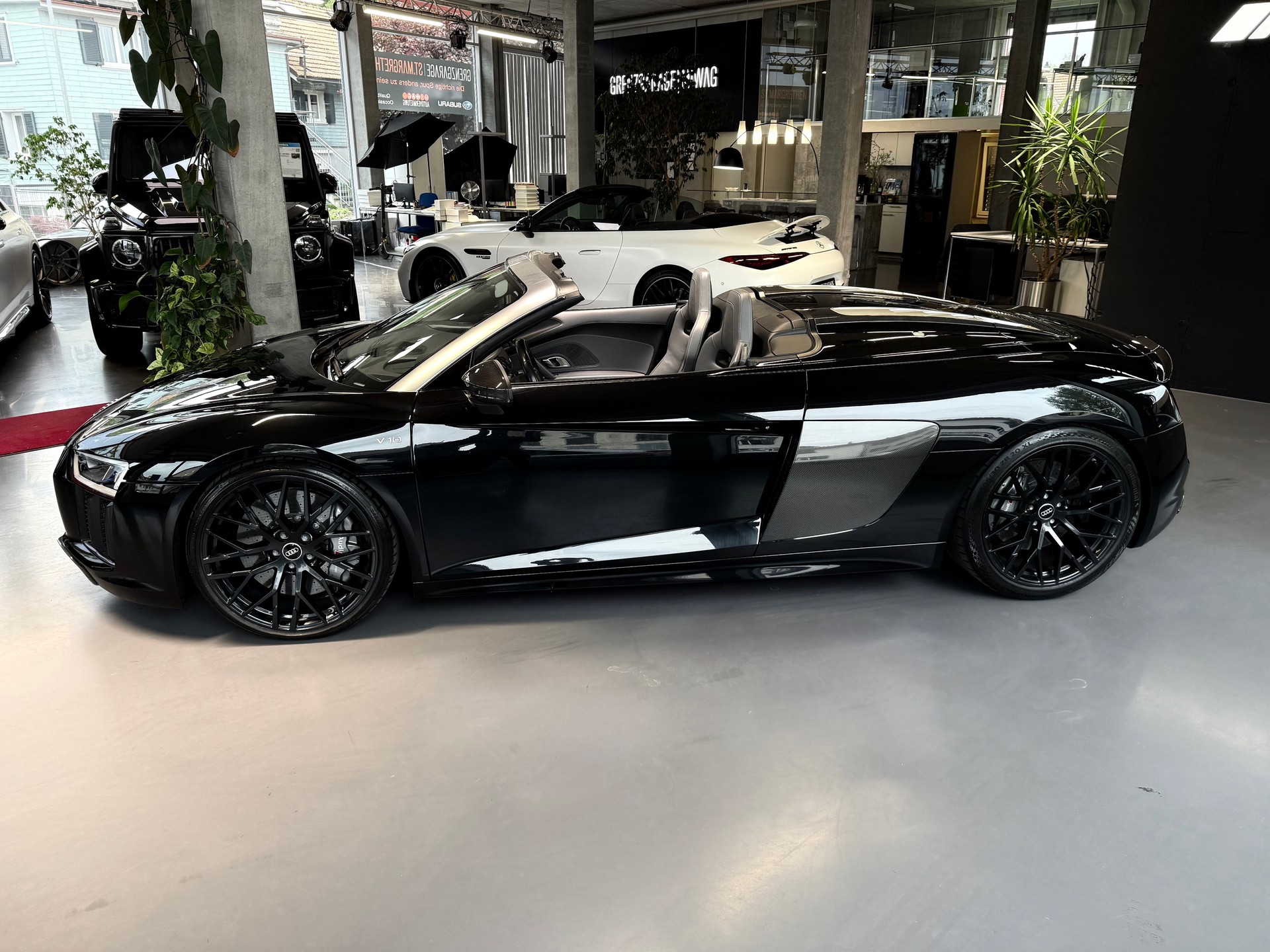 AUDI R8 Spyder 5.2 S-Tronic Quattro-showroom-element-3