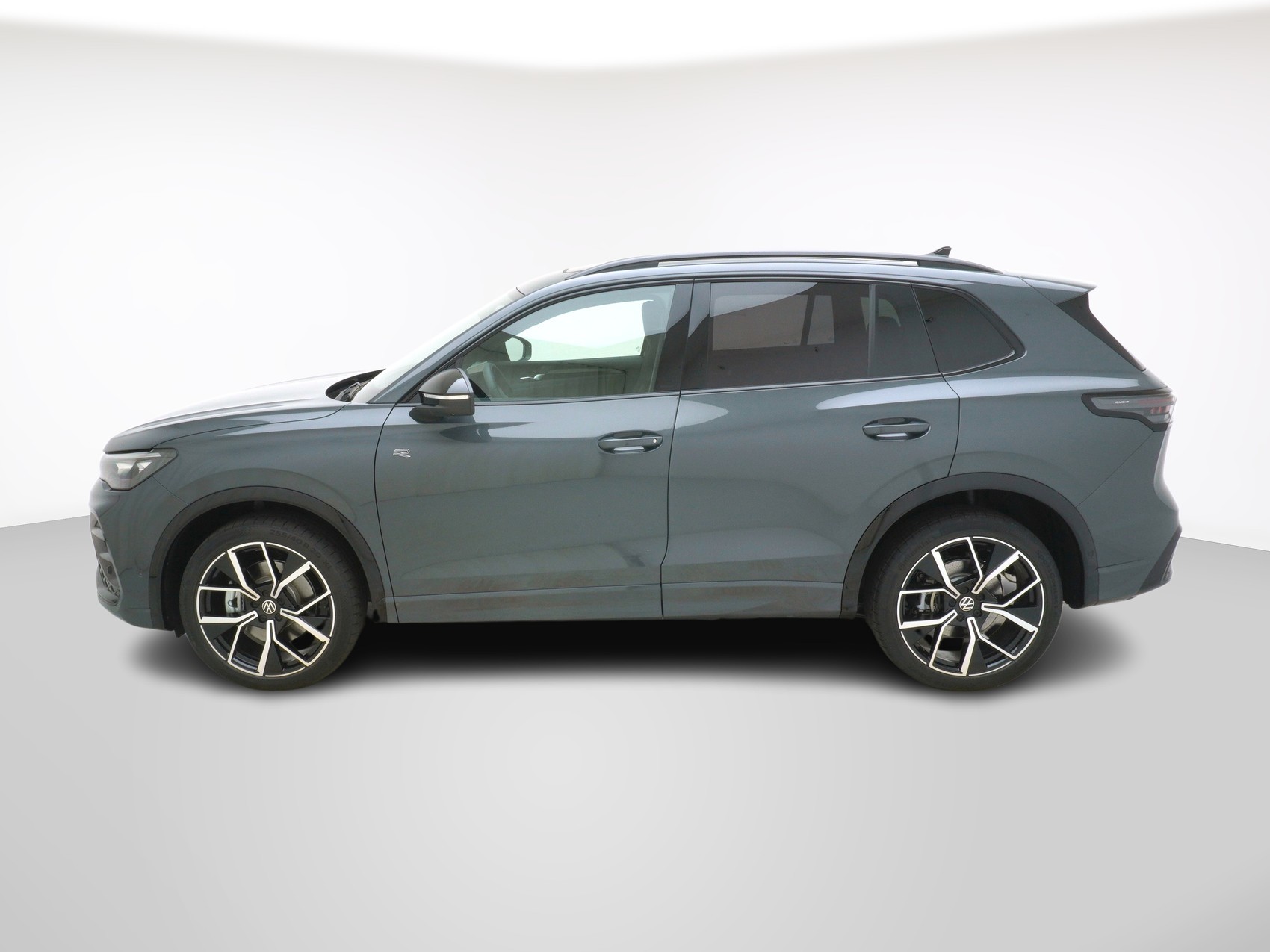 VW Tiguan 2.0 TSI R-Line 4motion-image-1