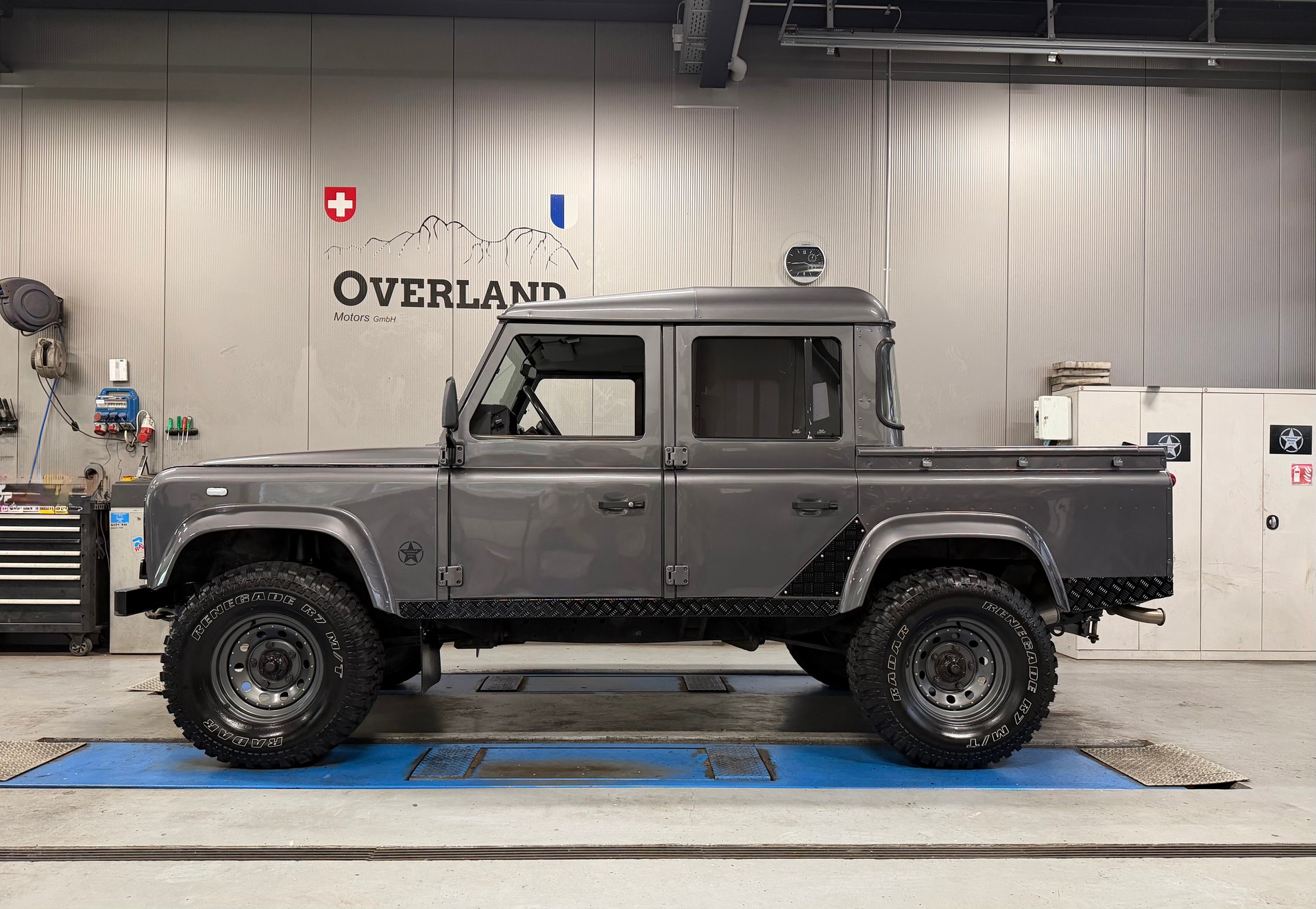 LAND ROVER Defender 110 2.5Td5-showroom-element-1