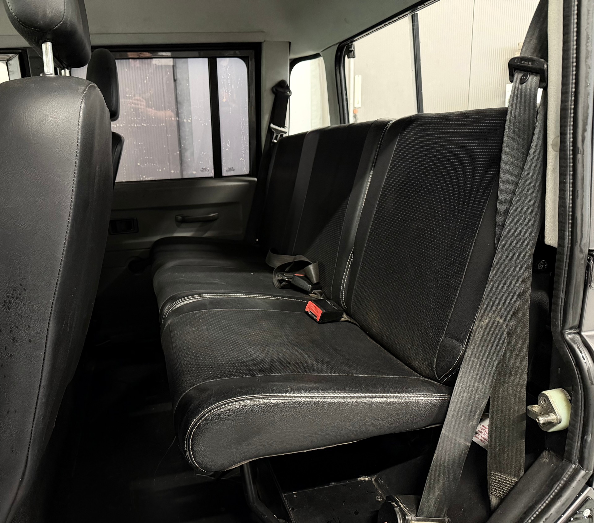 LAND ROVER Defender 110 2.5Td5-image-9