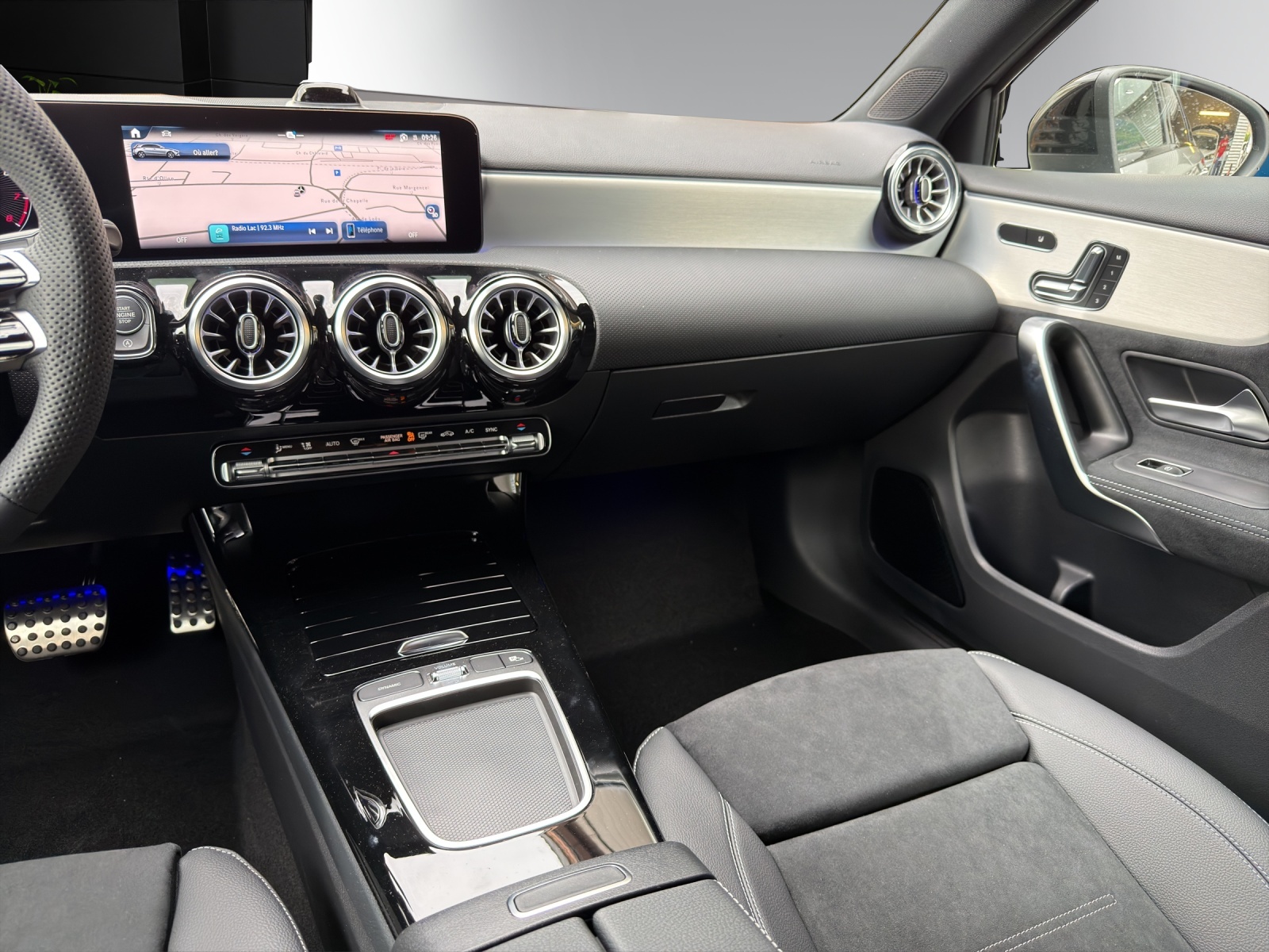 Image MERCEDES-BENZ A-200 A 200 Night Star 7G-DCT