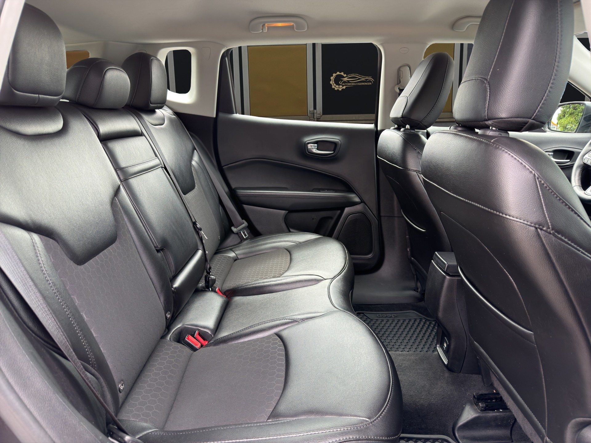 JEEP Compass 1.4 Turbo Night Eagle-image-12