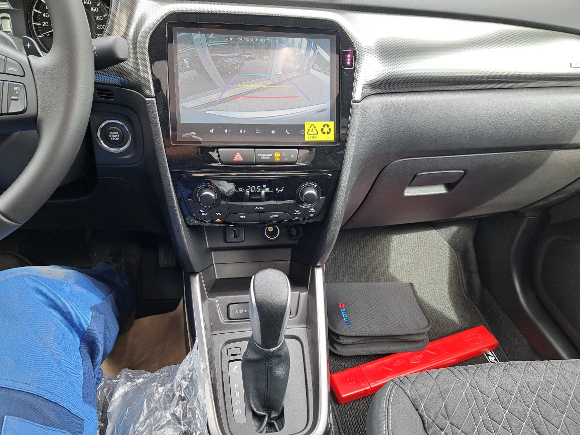 SUZUKI Vitara 1.4 Boosterjet Sakura Top 4x4 Hybrid Automatic-image-8
