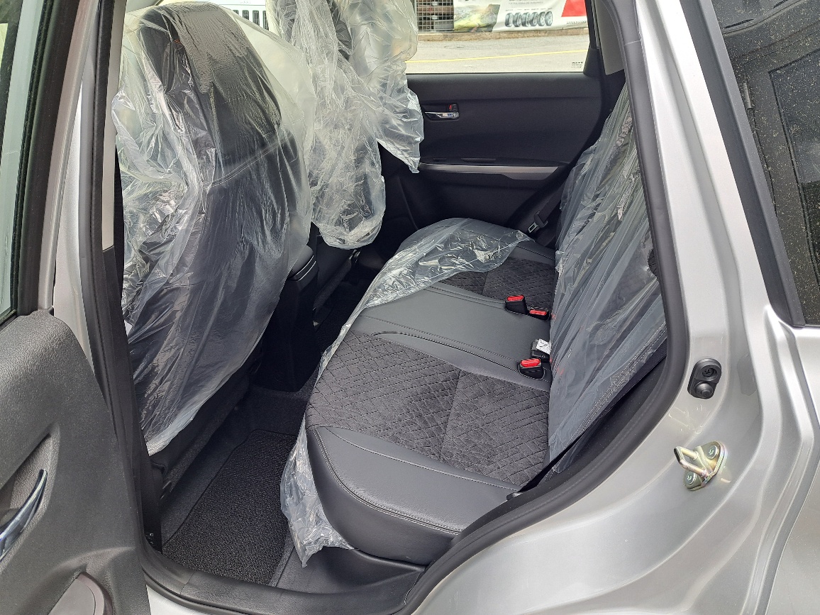 SUZUKI Vitara 1.4 Boosterjet Sakura Top 4x4 Hybrid Automatic-image-9