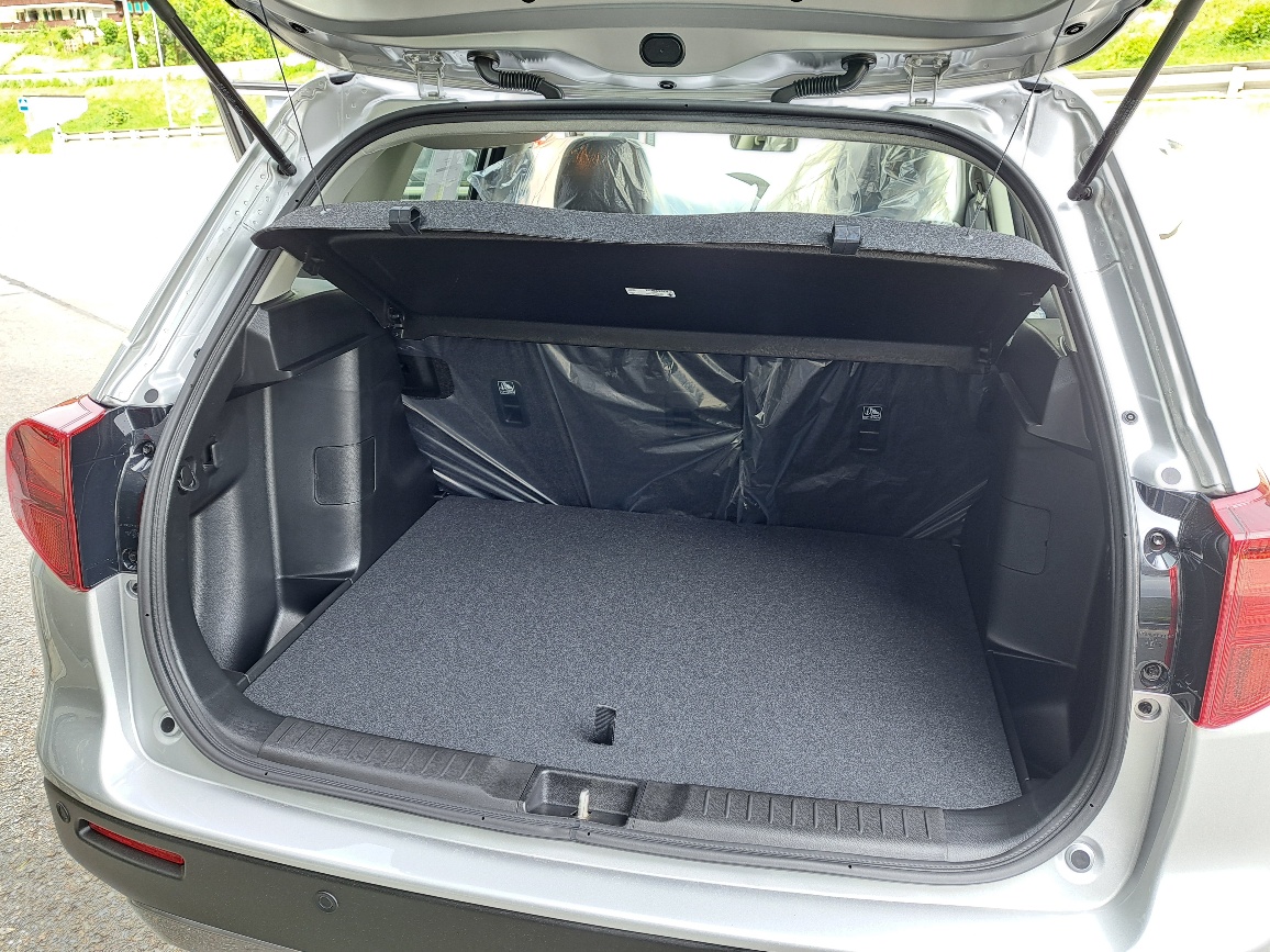 SUZUKI Vitara 1.4 Boosterjet Sakura Top 4x4 Hybrid Automatic-image-10