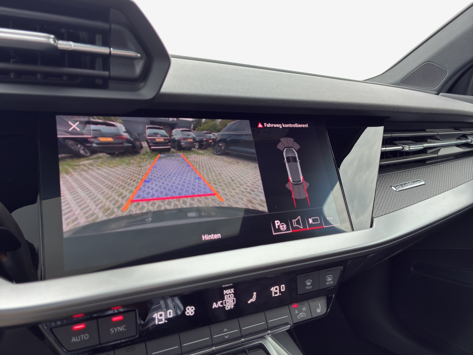 AUDI RS3 Sportback 2.5 TSI quattro S-tronic-image-15
