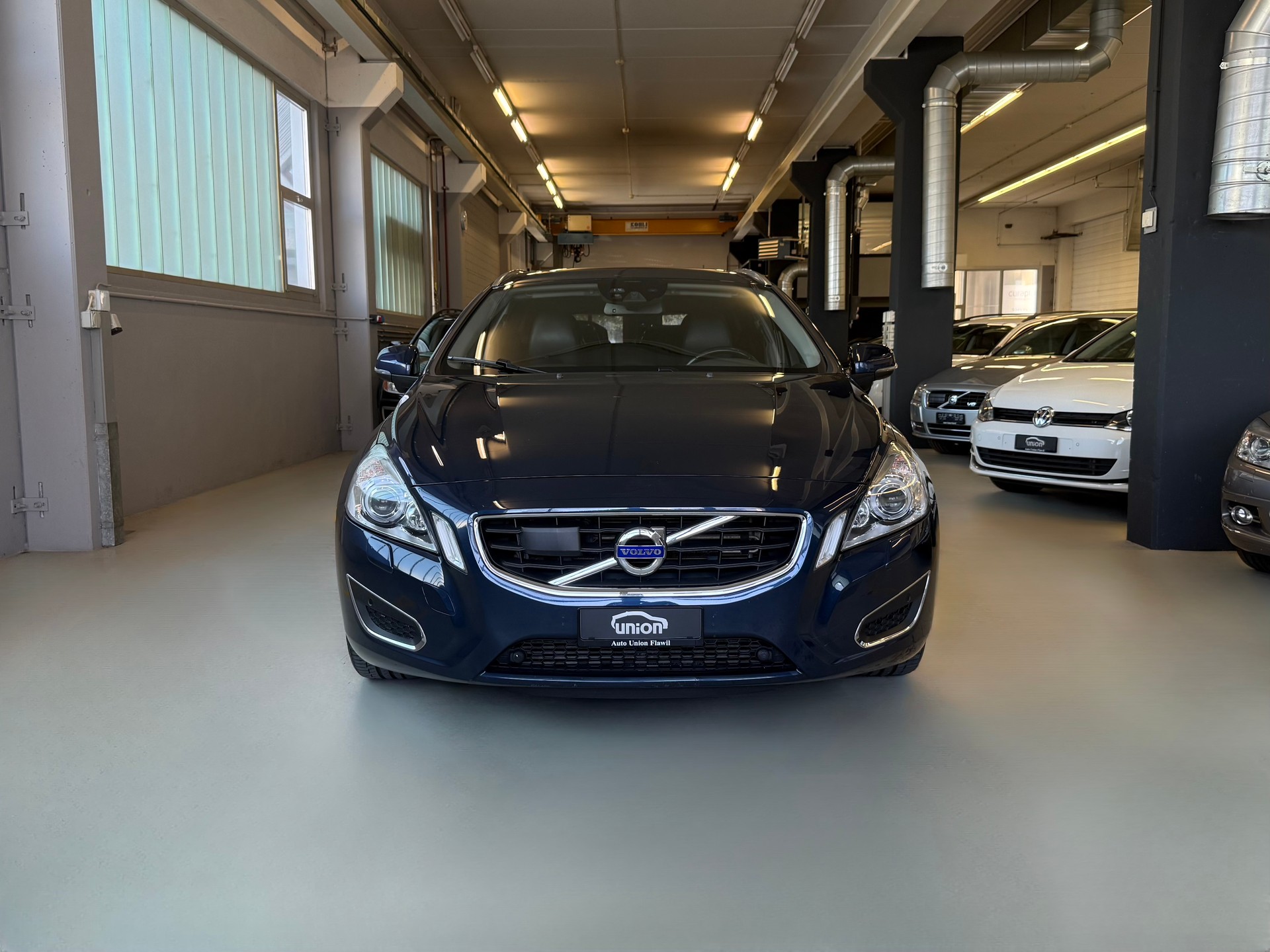 VOLVO V60 T5 Summum Powershift-image-2